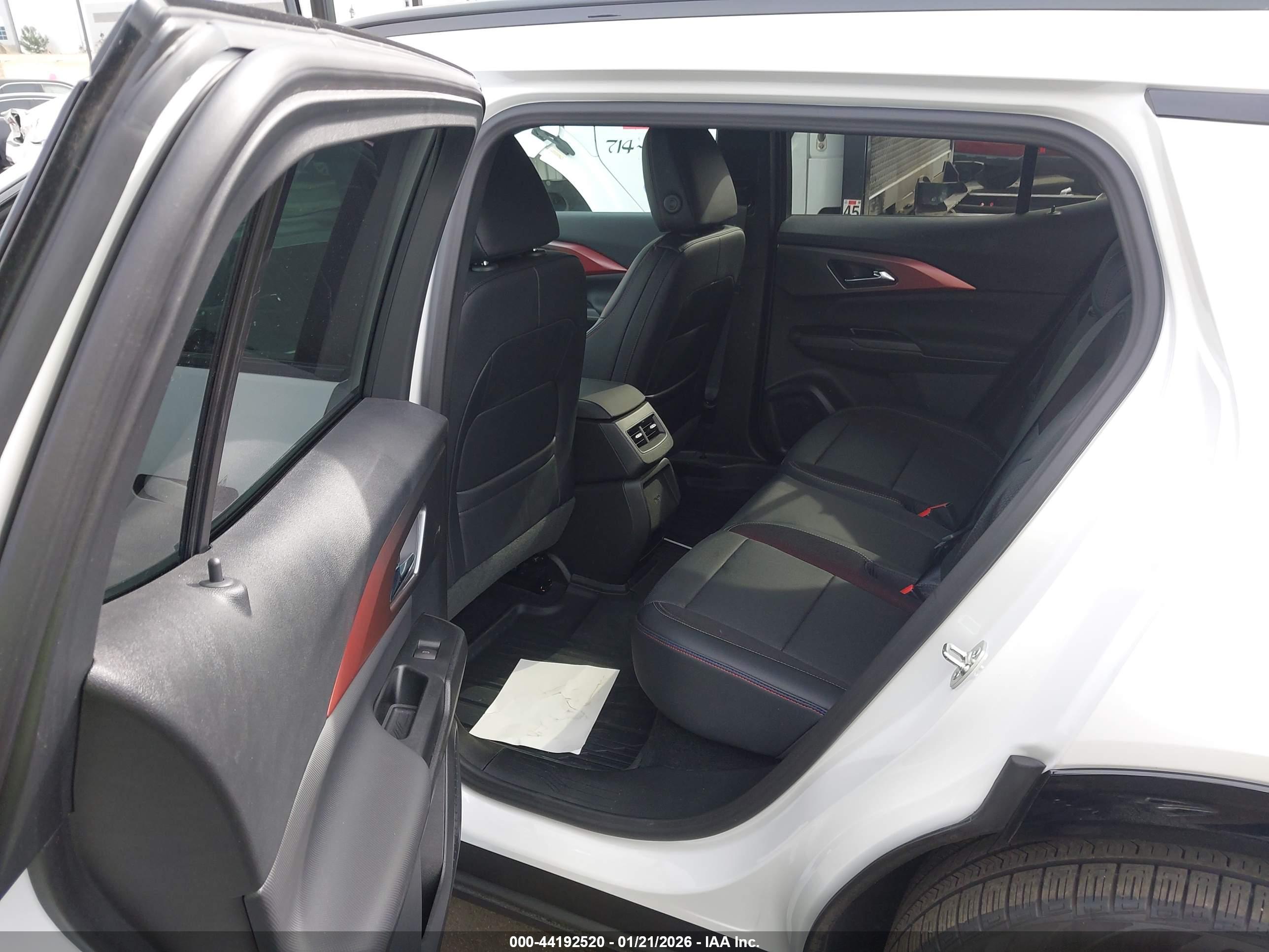 CHEVROLET EQUINOX image 8