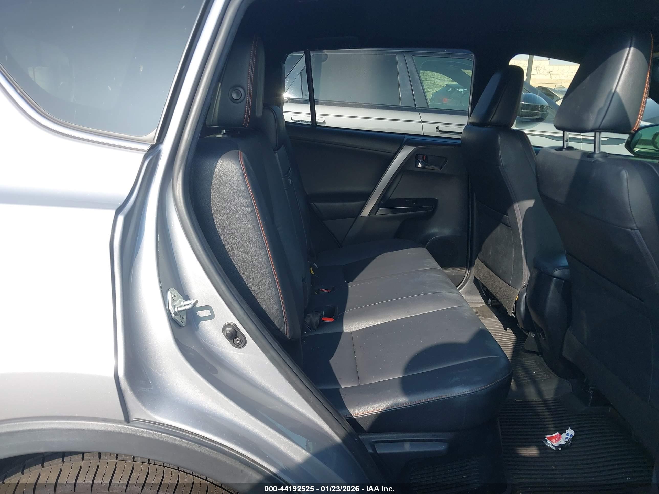 TOYOTA RAV4 image 8