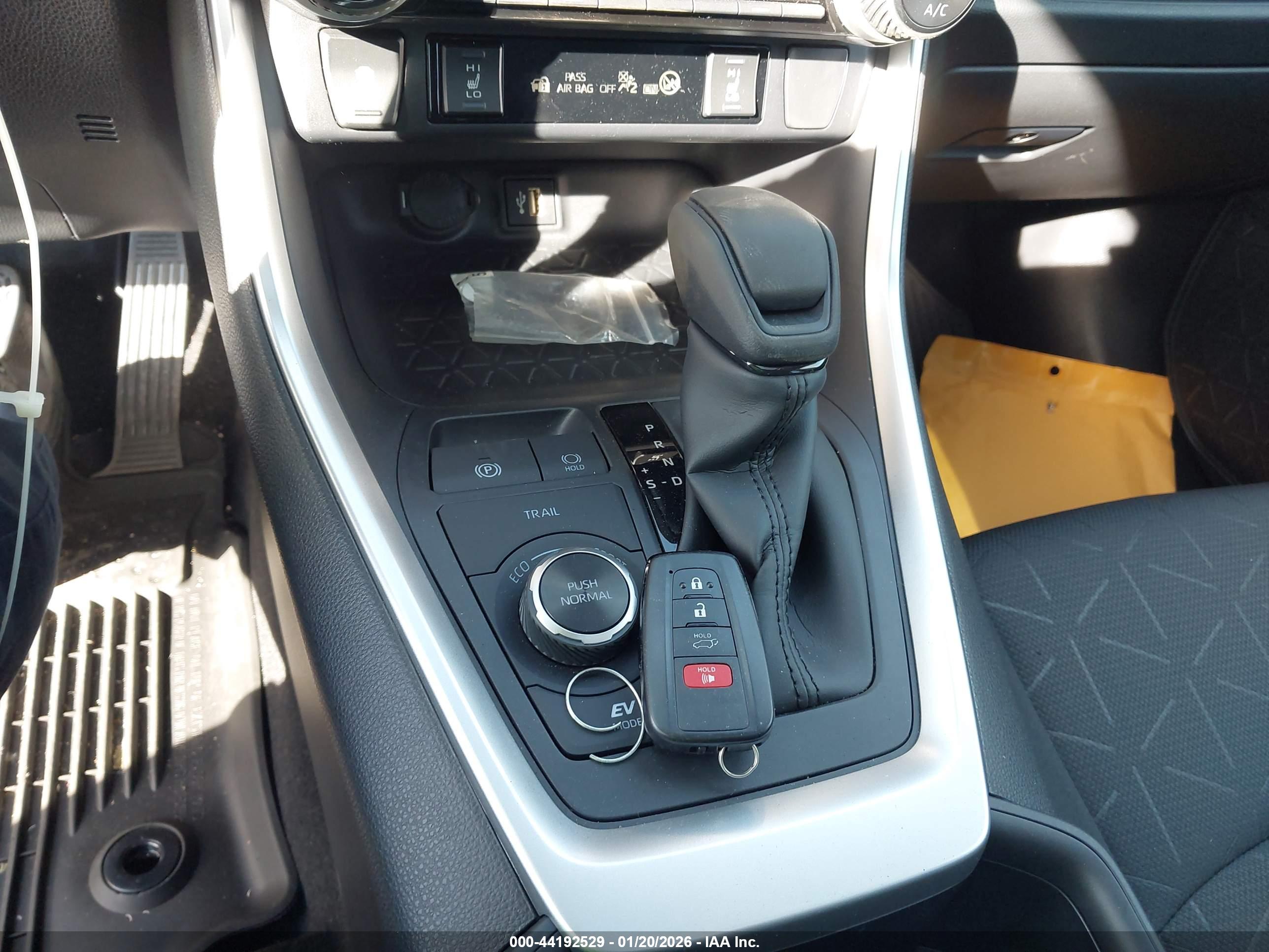 TOYOTA RAV4 image 11