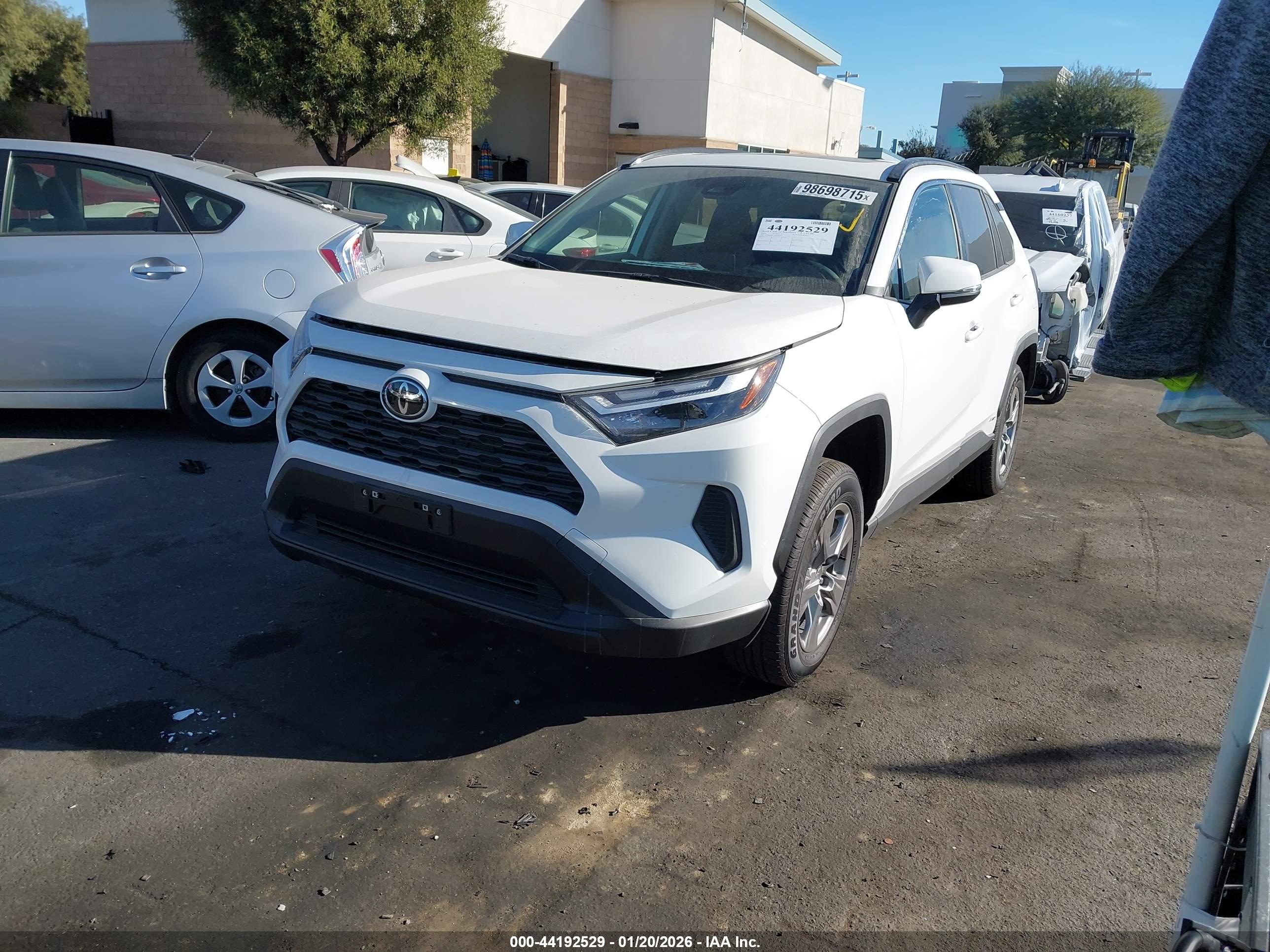 TOYOTA RAV4 image 2