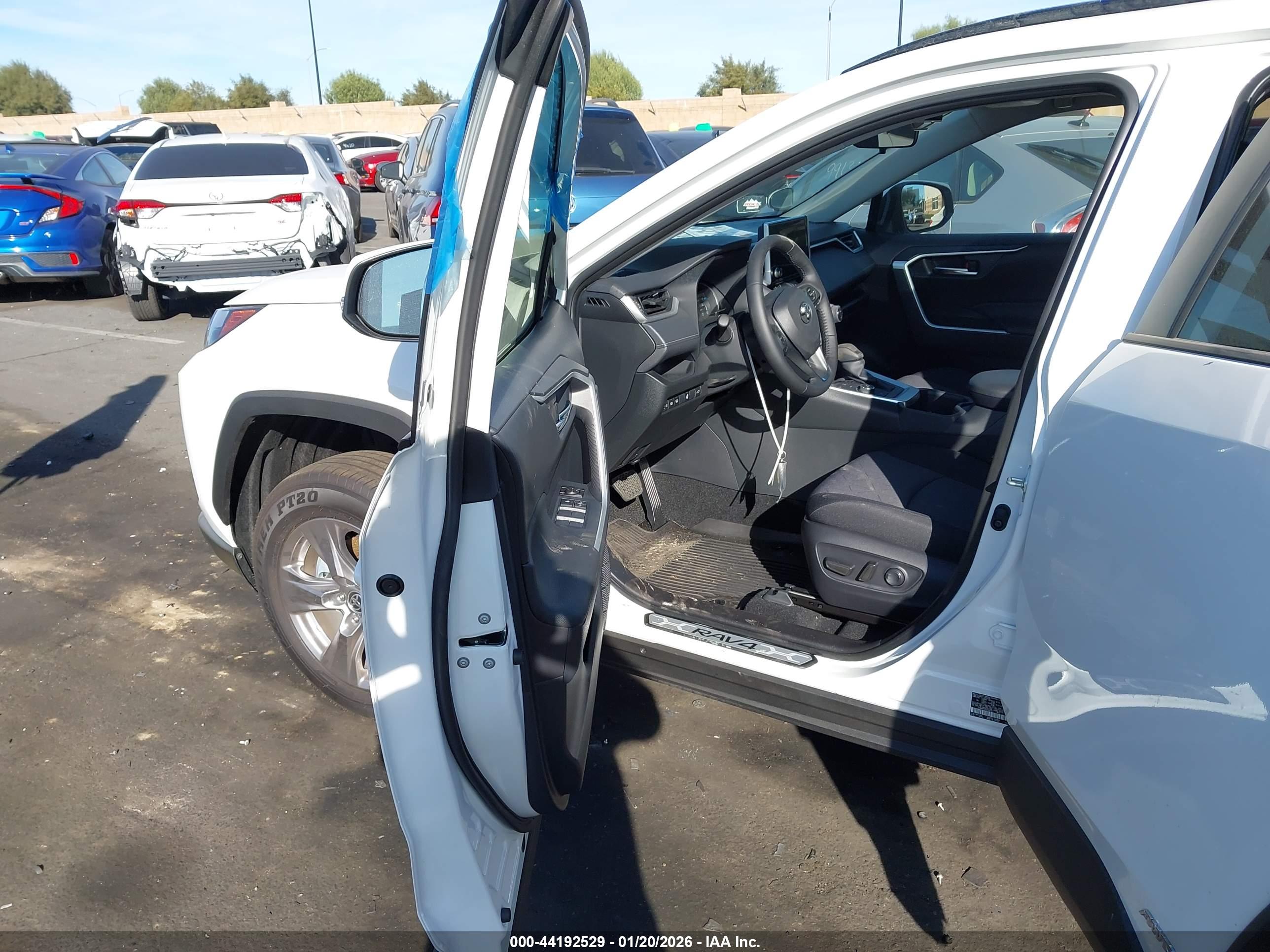 TOYOTA RAV4 image 5