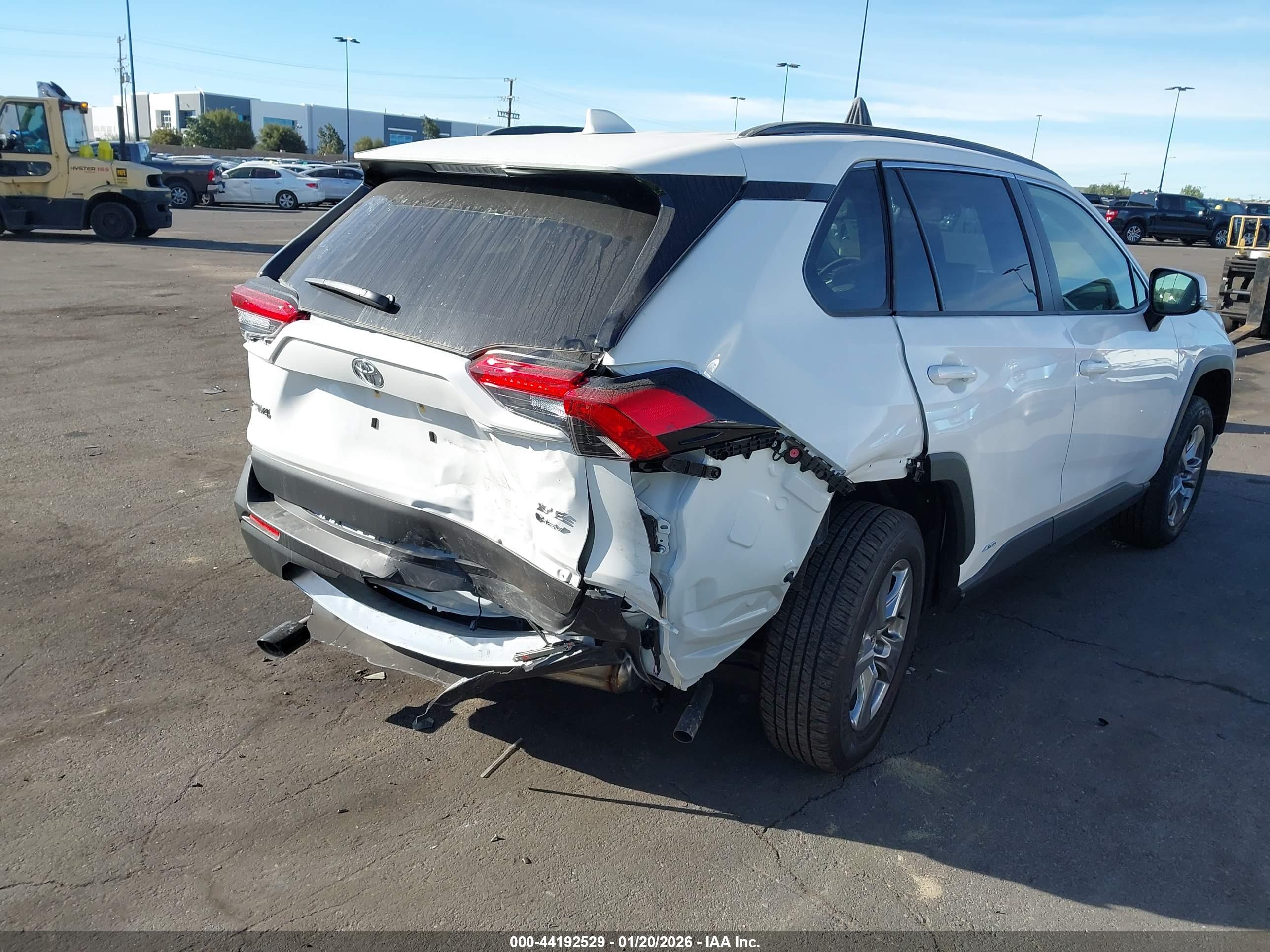 TOYOTA RAV4 image 6