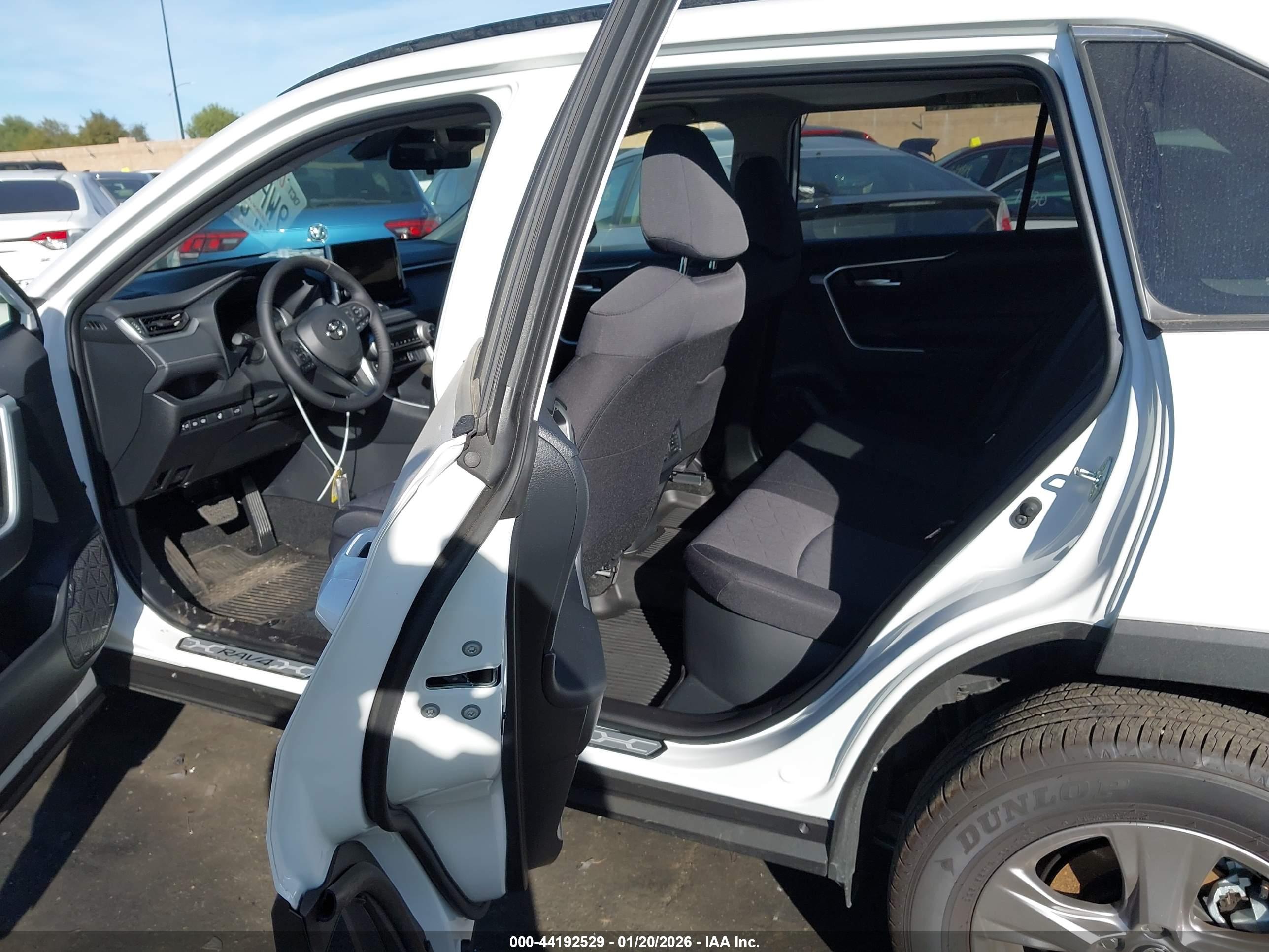 TOYOTA RAV4 image 8