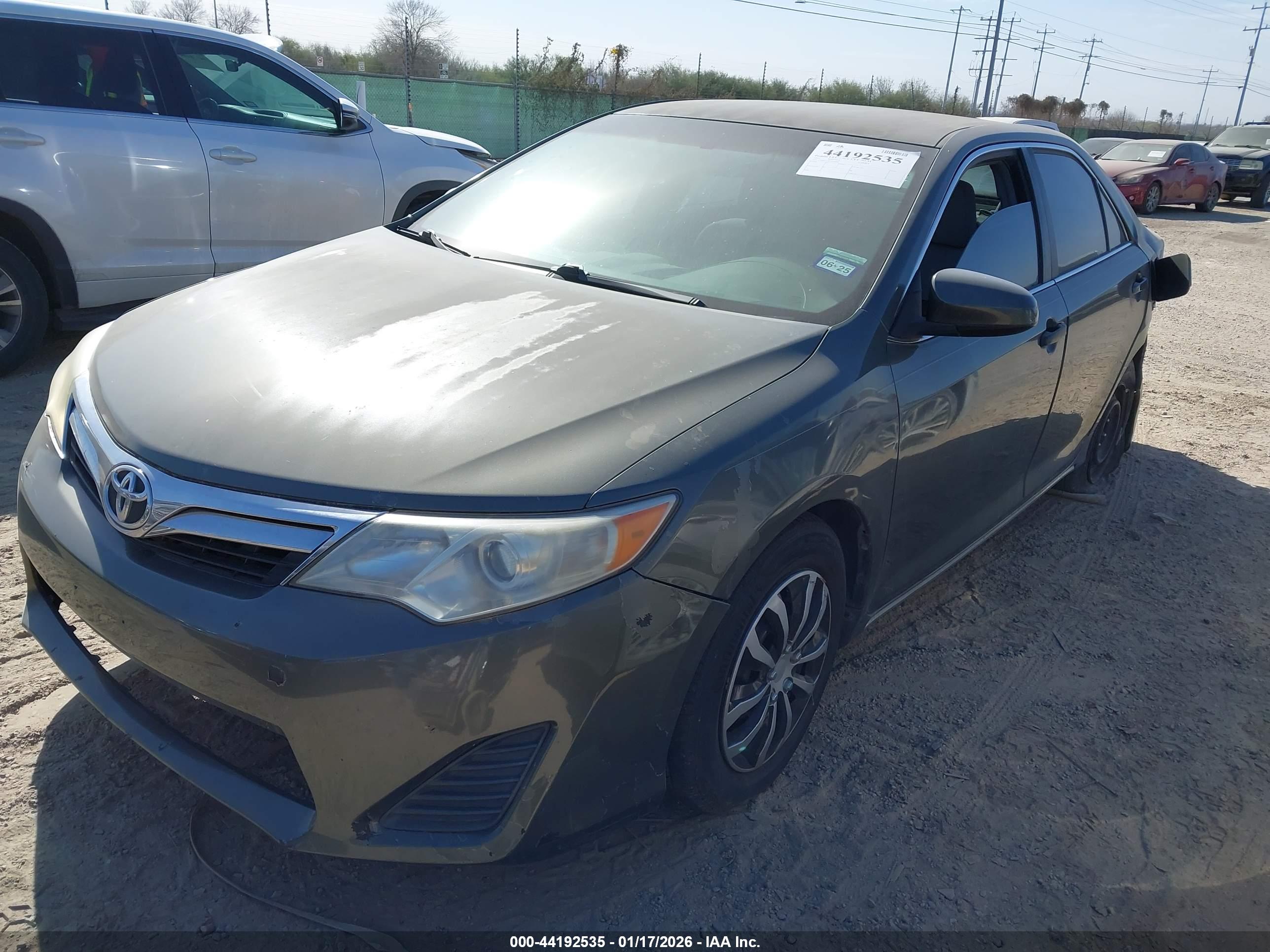 TOYOTA CAMRY image 2
