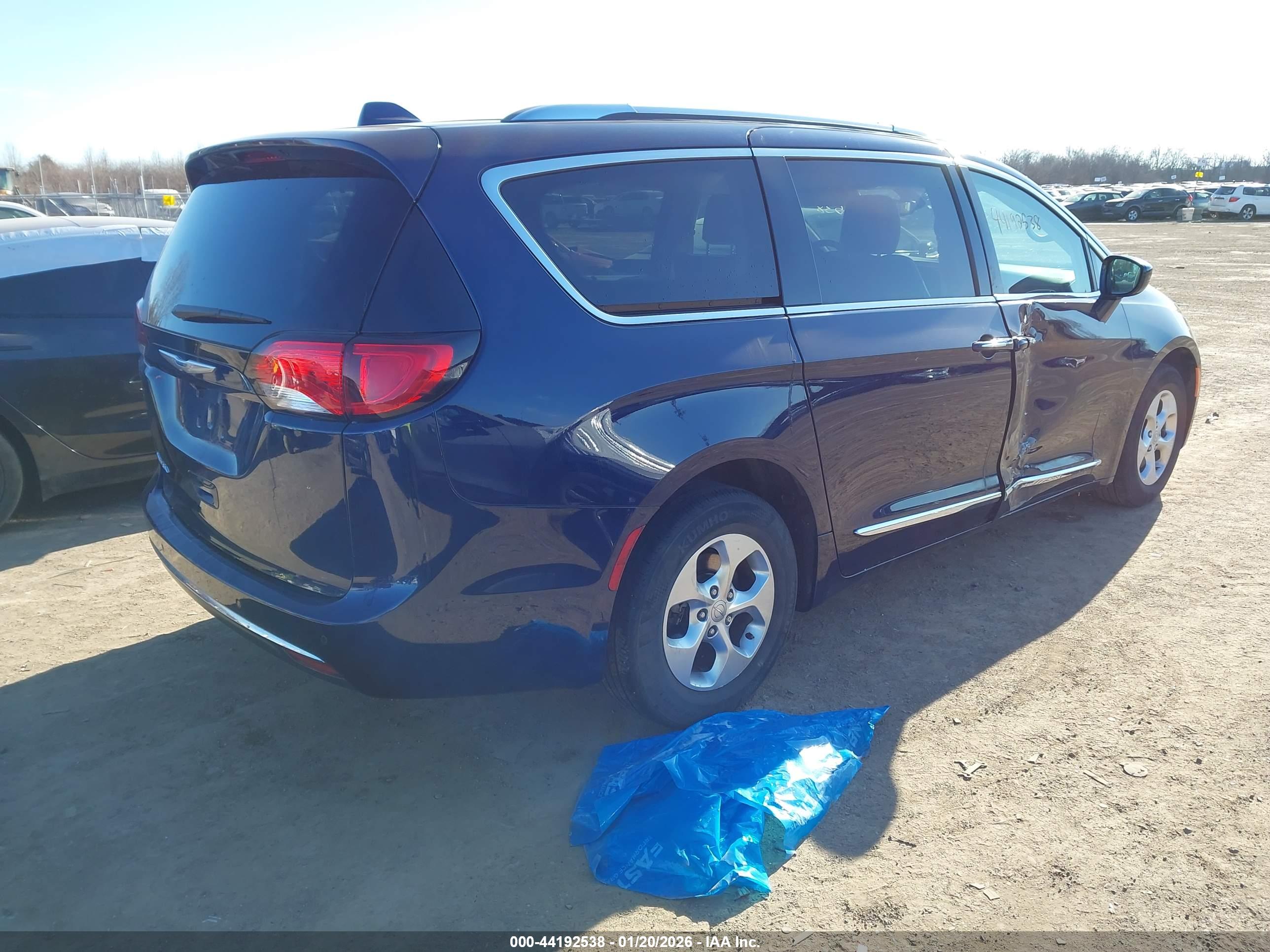 CHRYSLER PACIFICA image 4