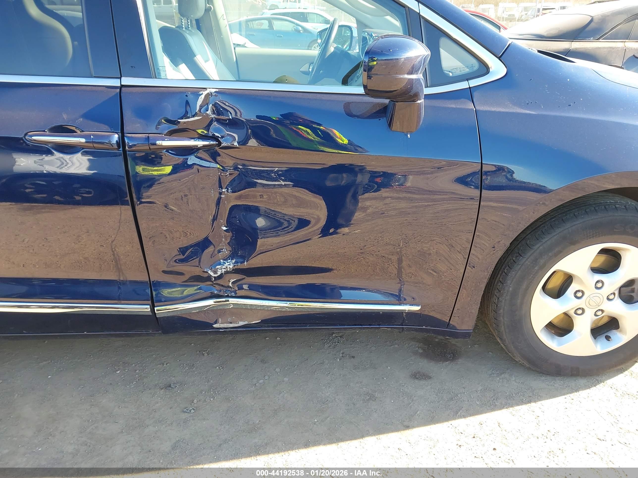 CHRYSLER PACIFICA image 6