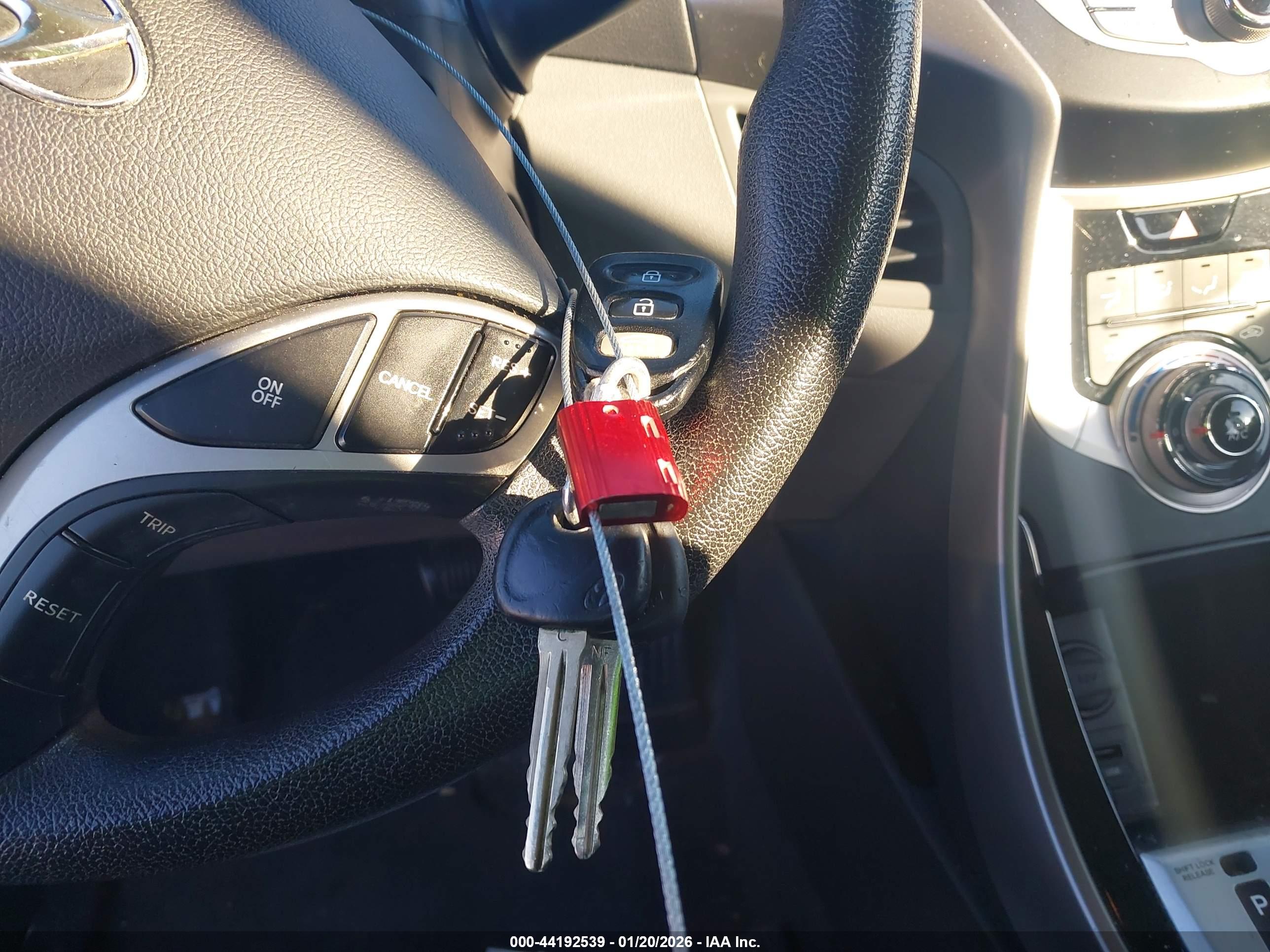 HYUNDAI ELANTRA image 11