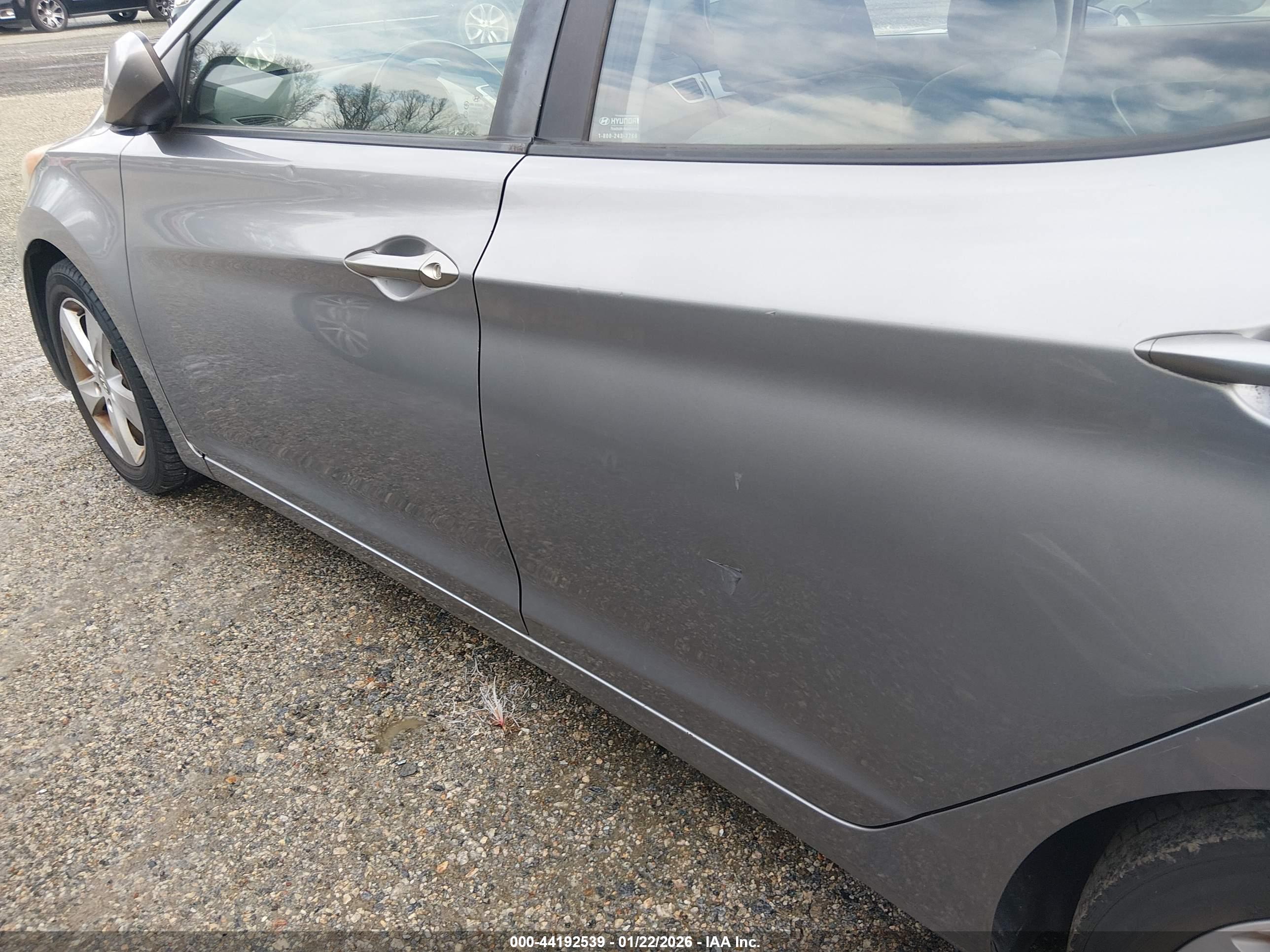 HYUNDAI ELANTRA image 6