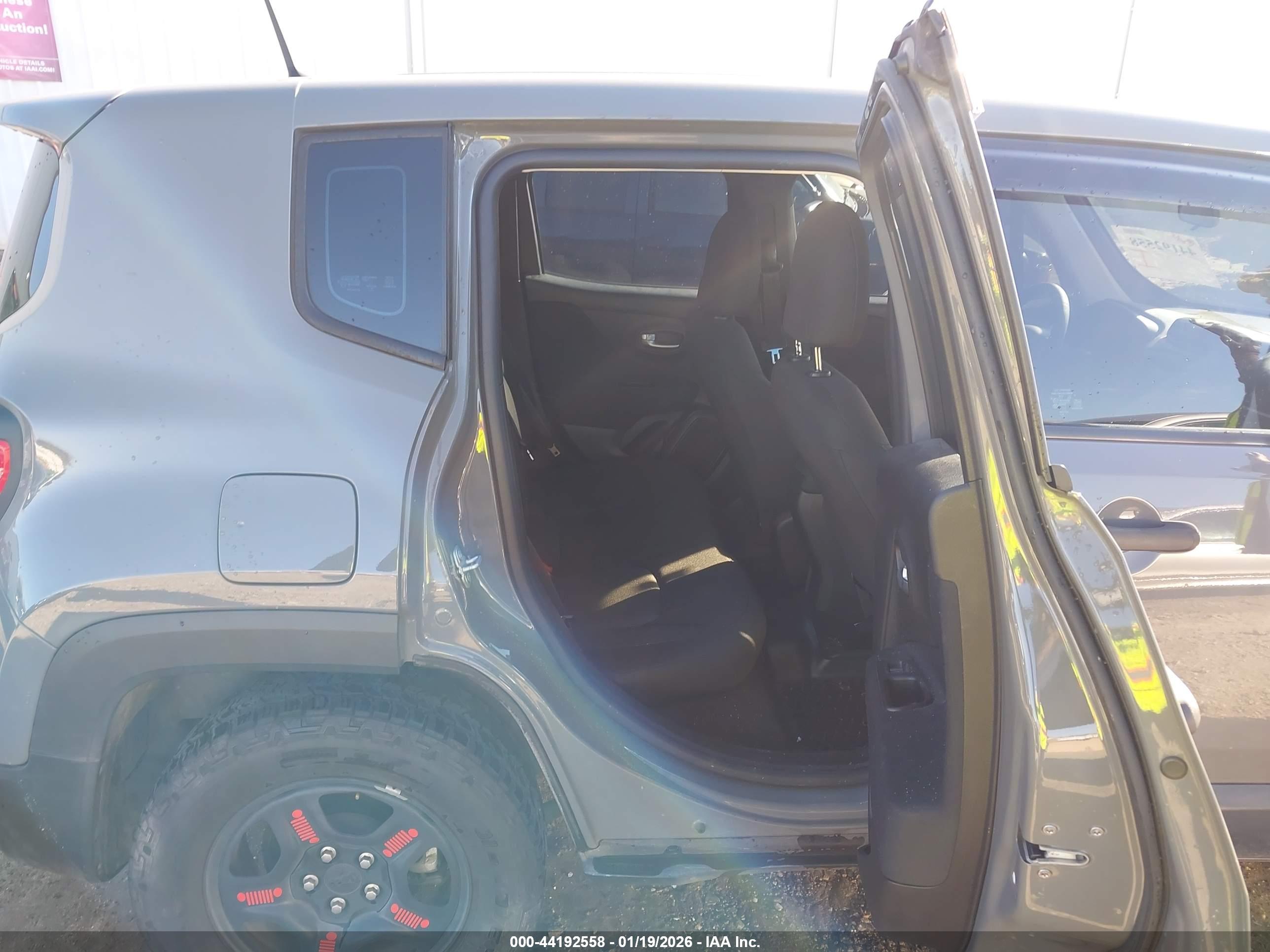 JEEP RENEGADE image 8