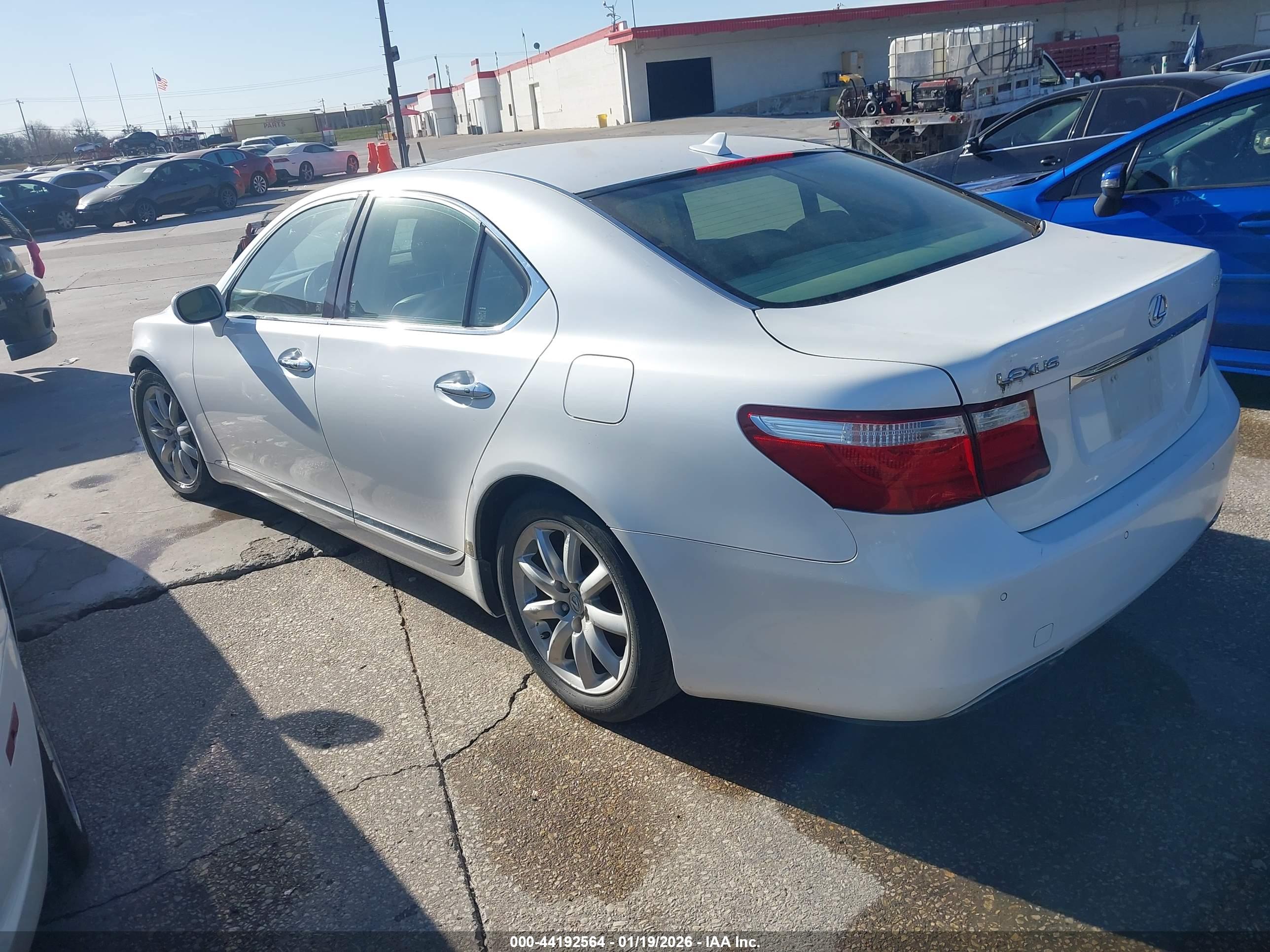 LEXUS LS image 3