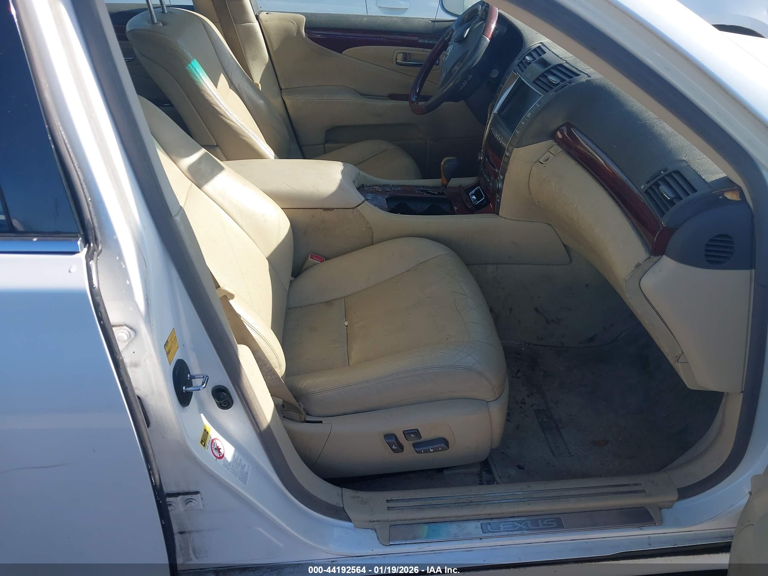 LEXUS LS image 5
