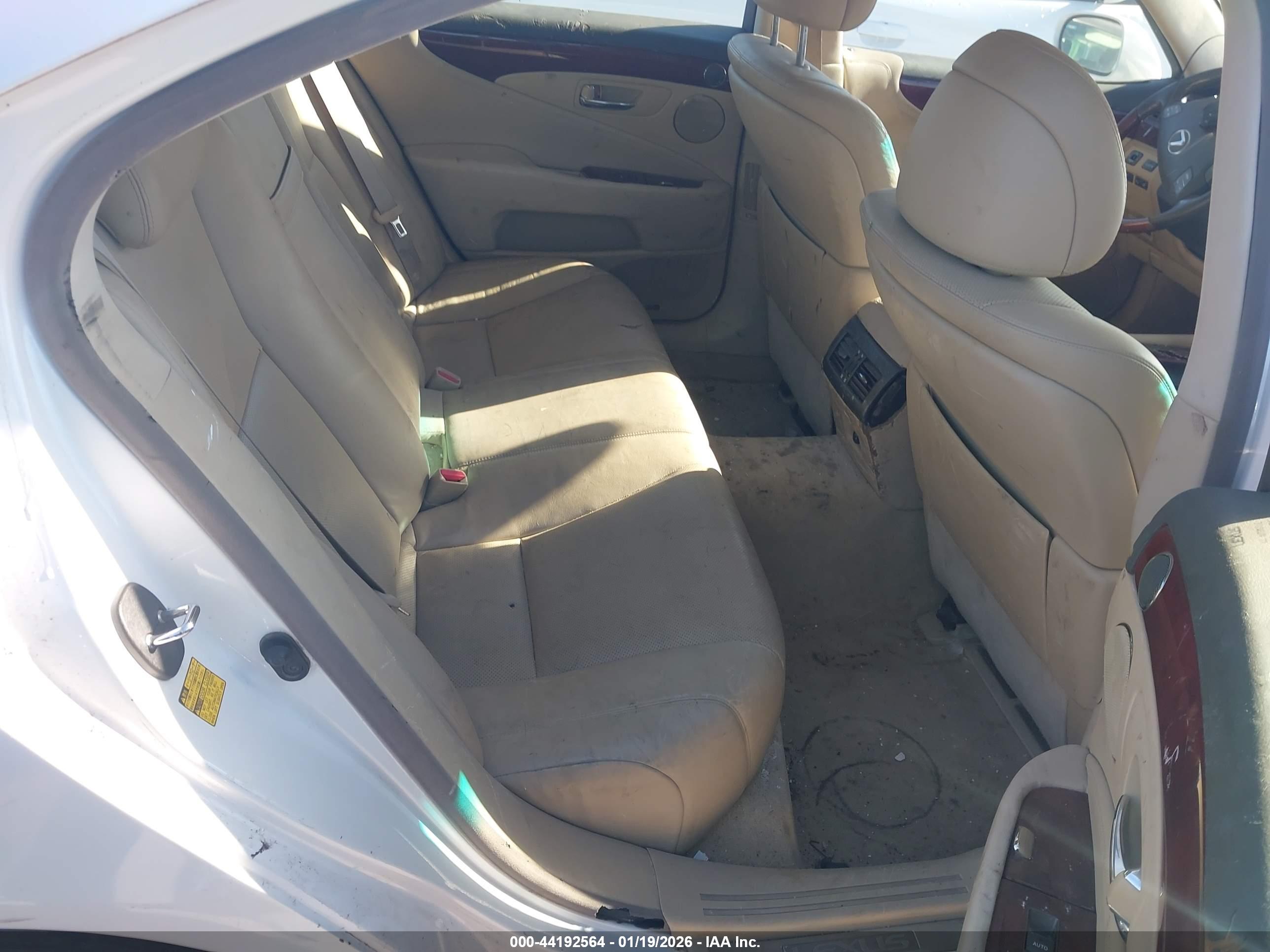 LEXUS LS image 8