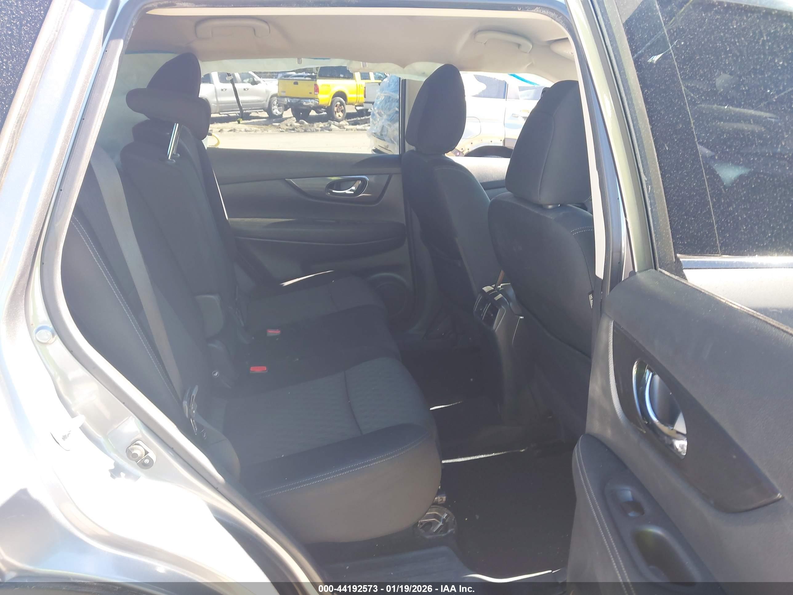 NISSAN ROGUE image 8