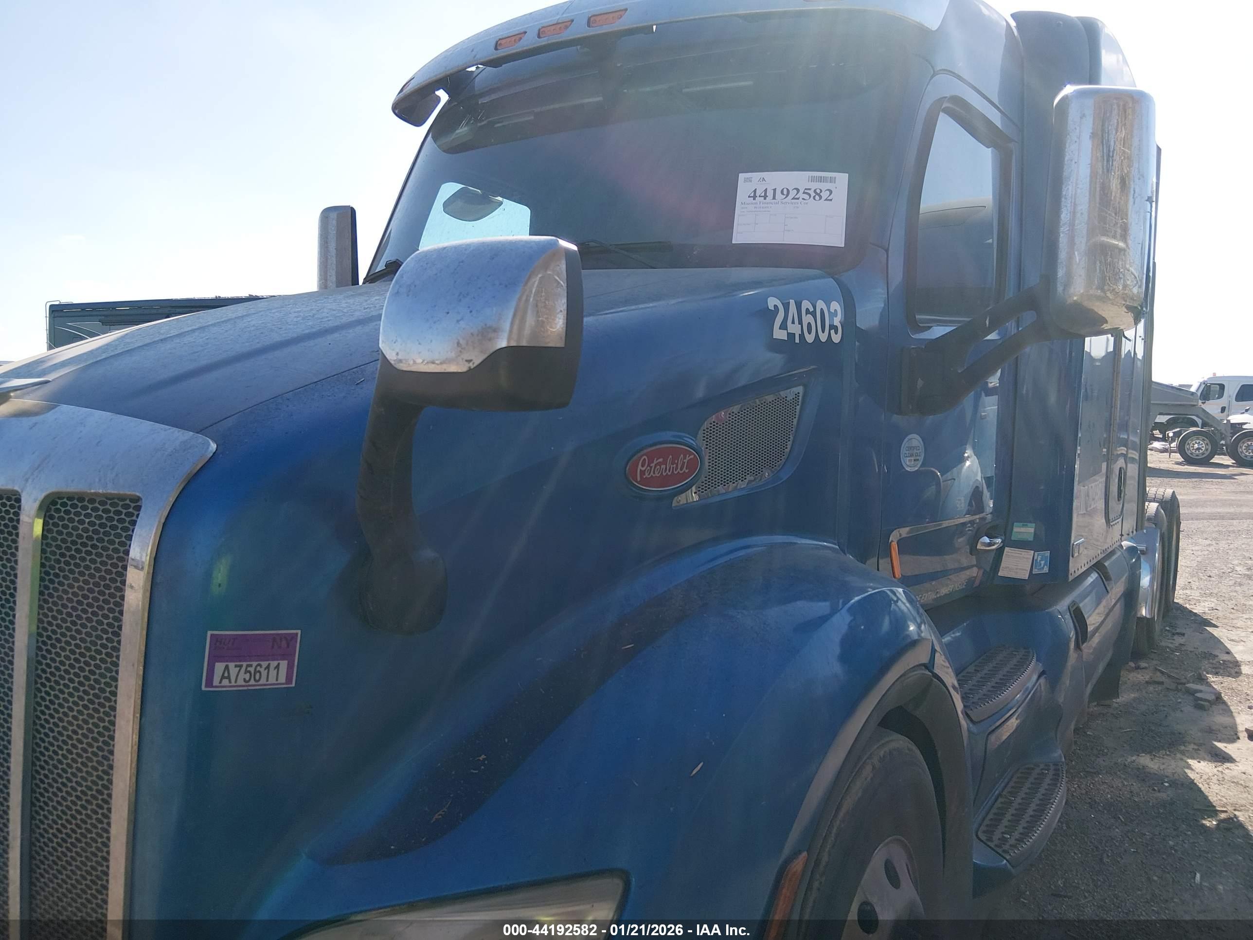 PETERBILT 579 image 2