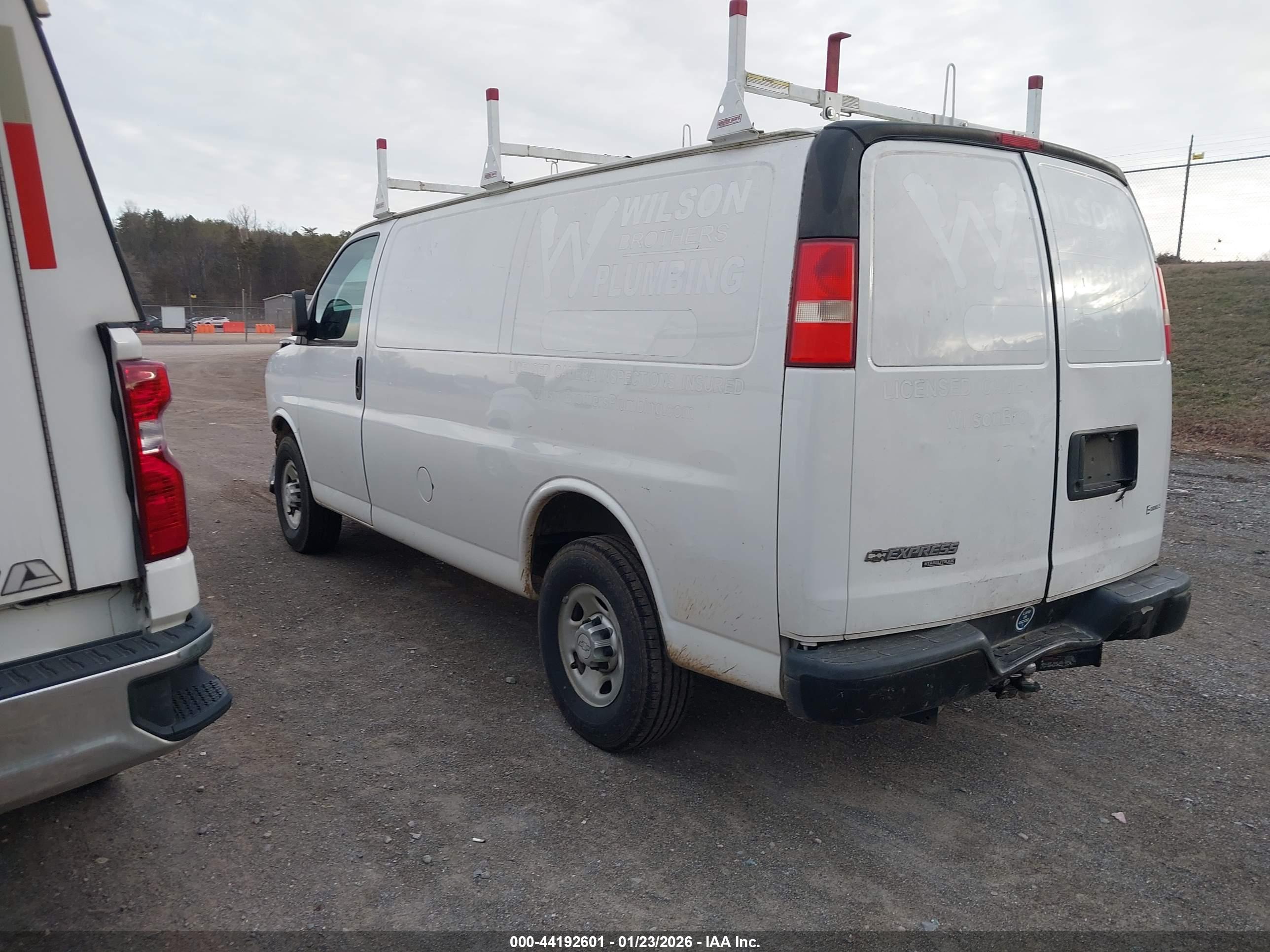 CHEVROLET EXPRESS image 3