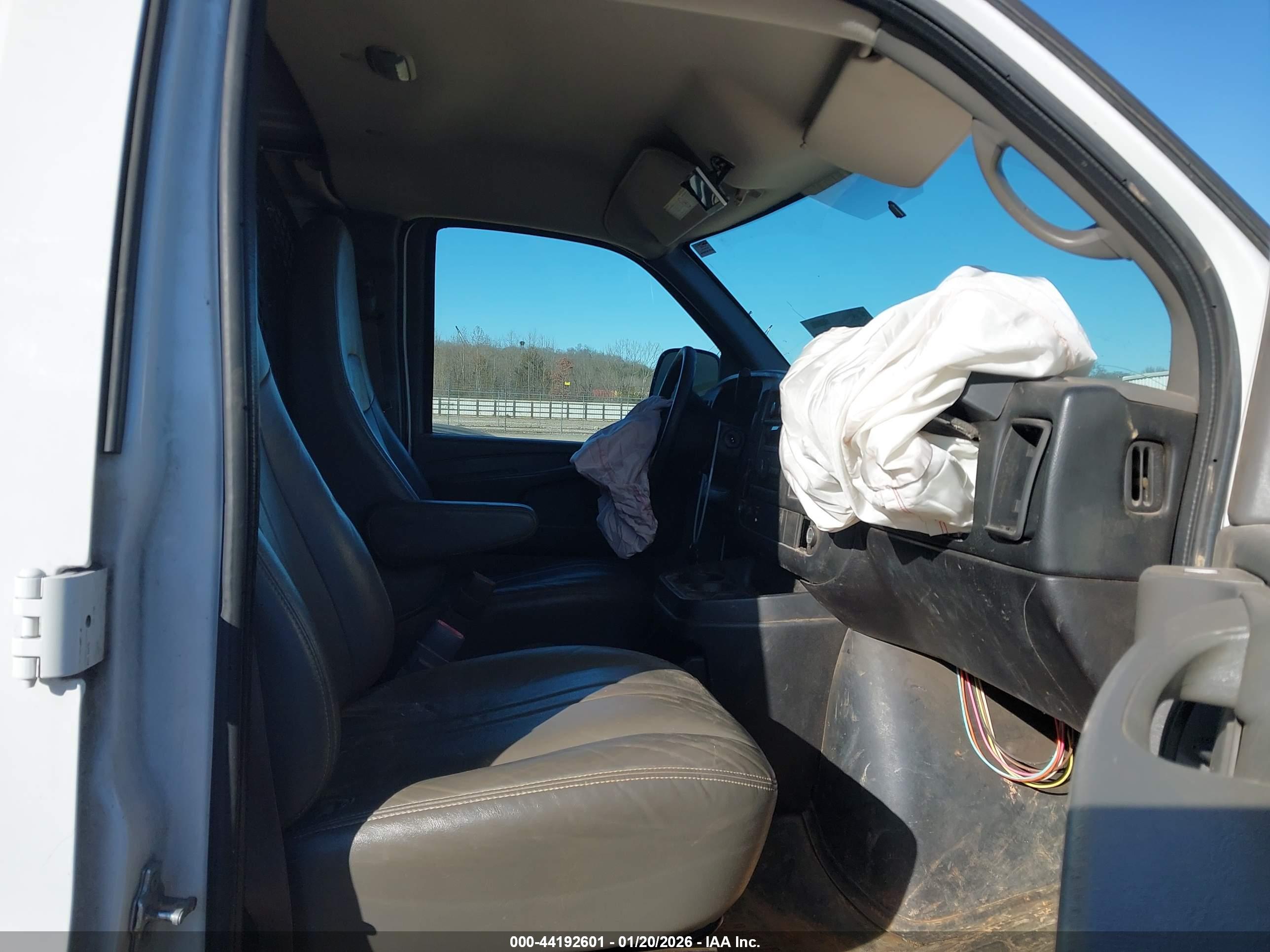 CHEVROLET EXPRESS image 5