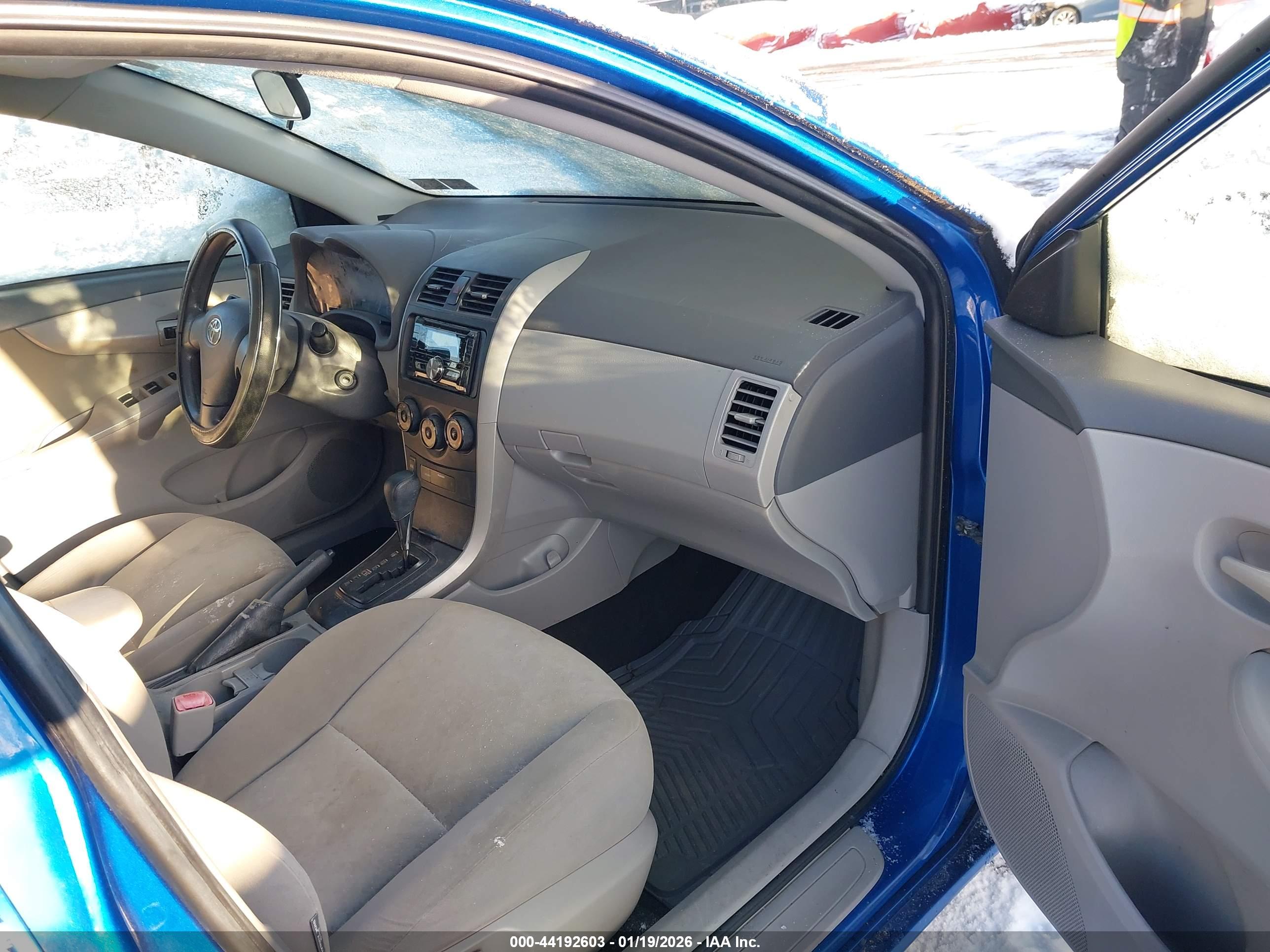 TOYOTA COROLLA image 5