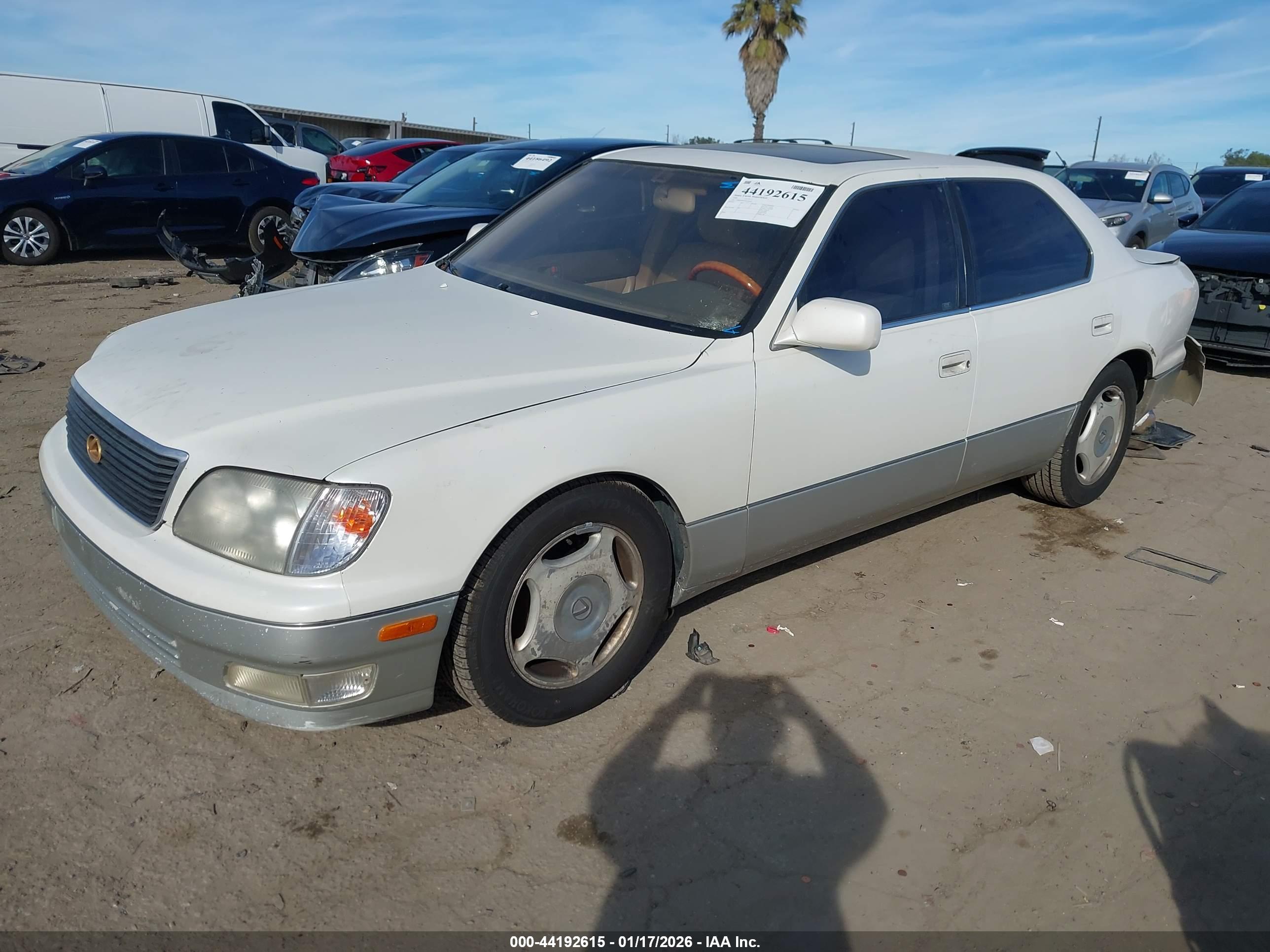LEXUS LS image 2
