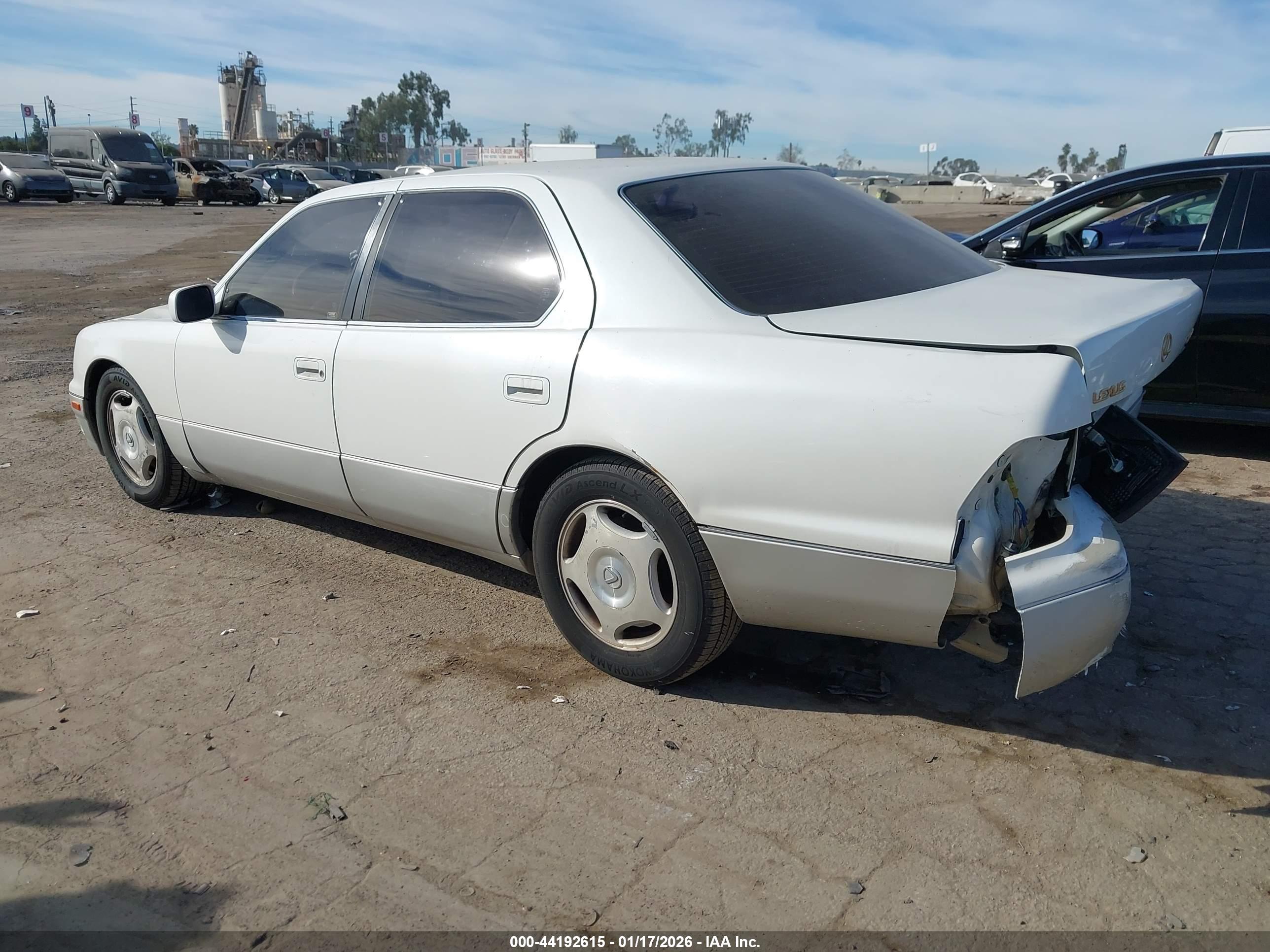 LEXUS LS image 3