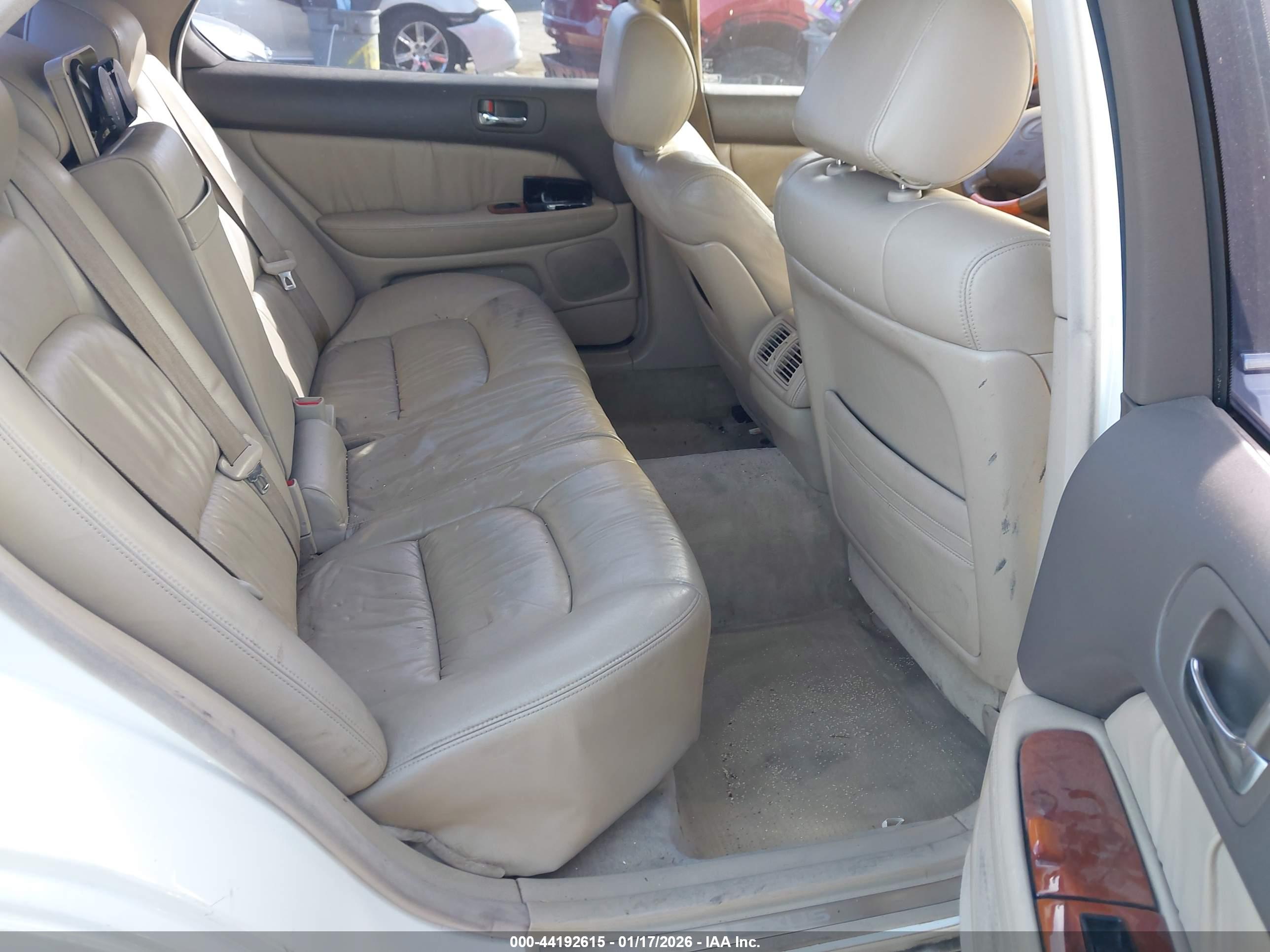 LEXUS LS image 8