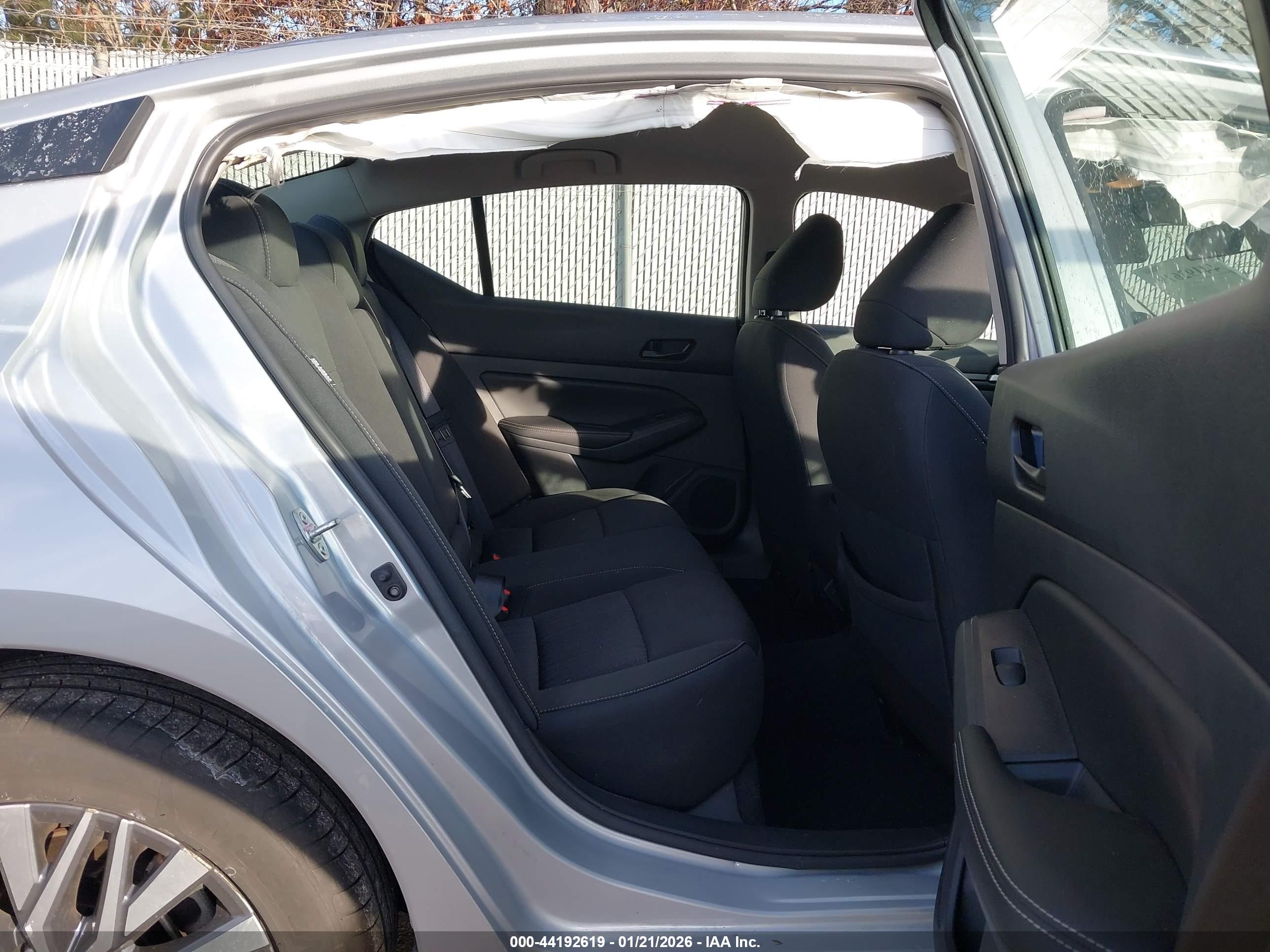 NISSAN ALTIMA image 8