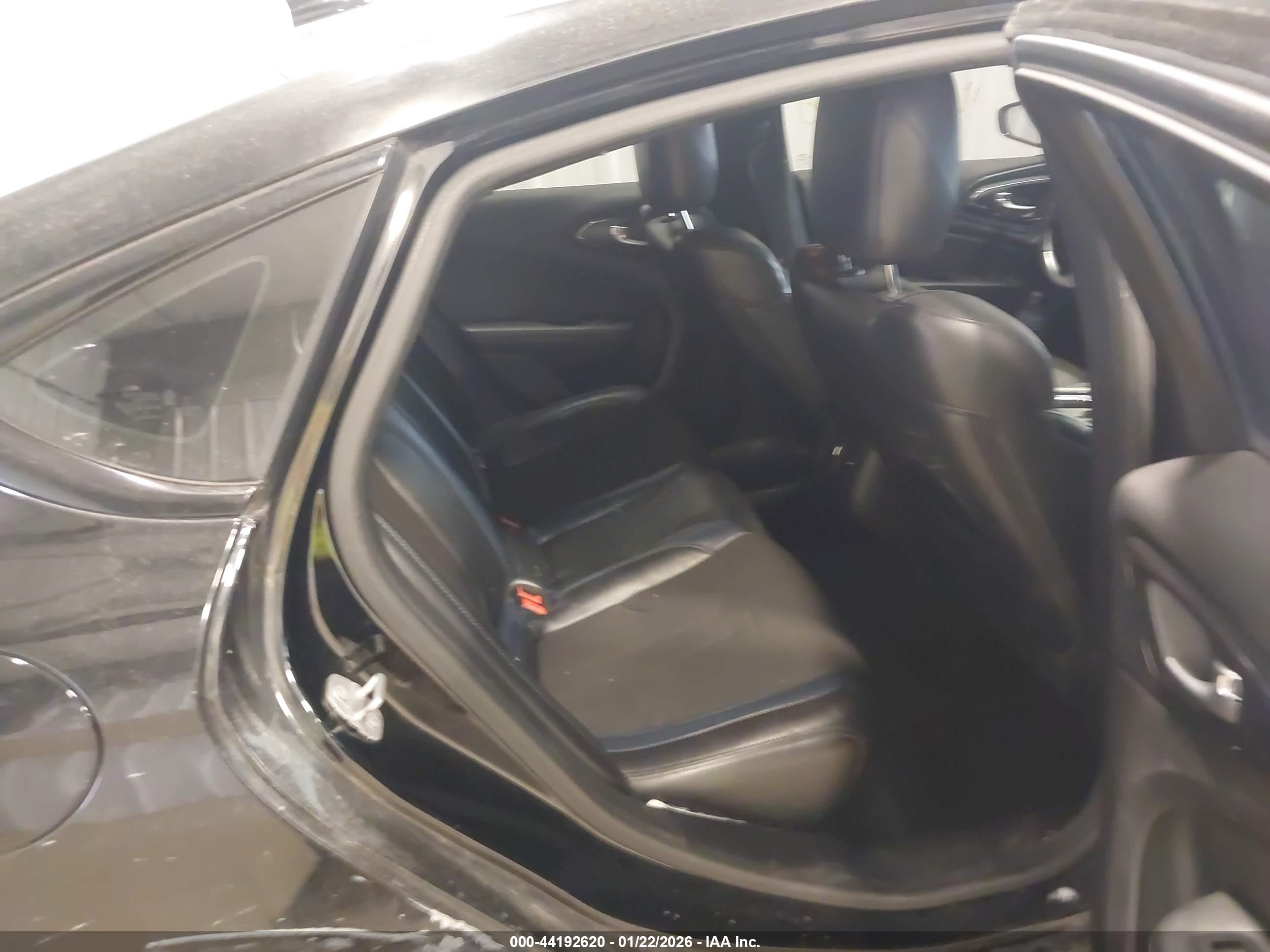 CHRYSLER 200 image 8