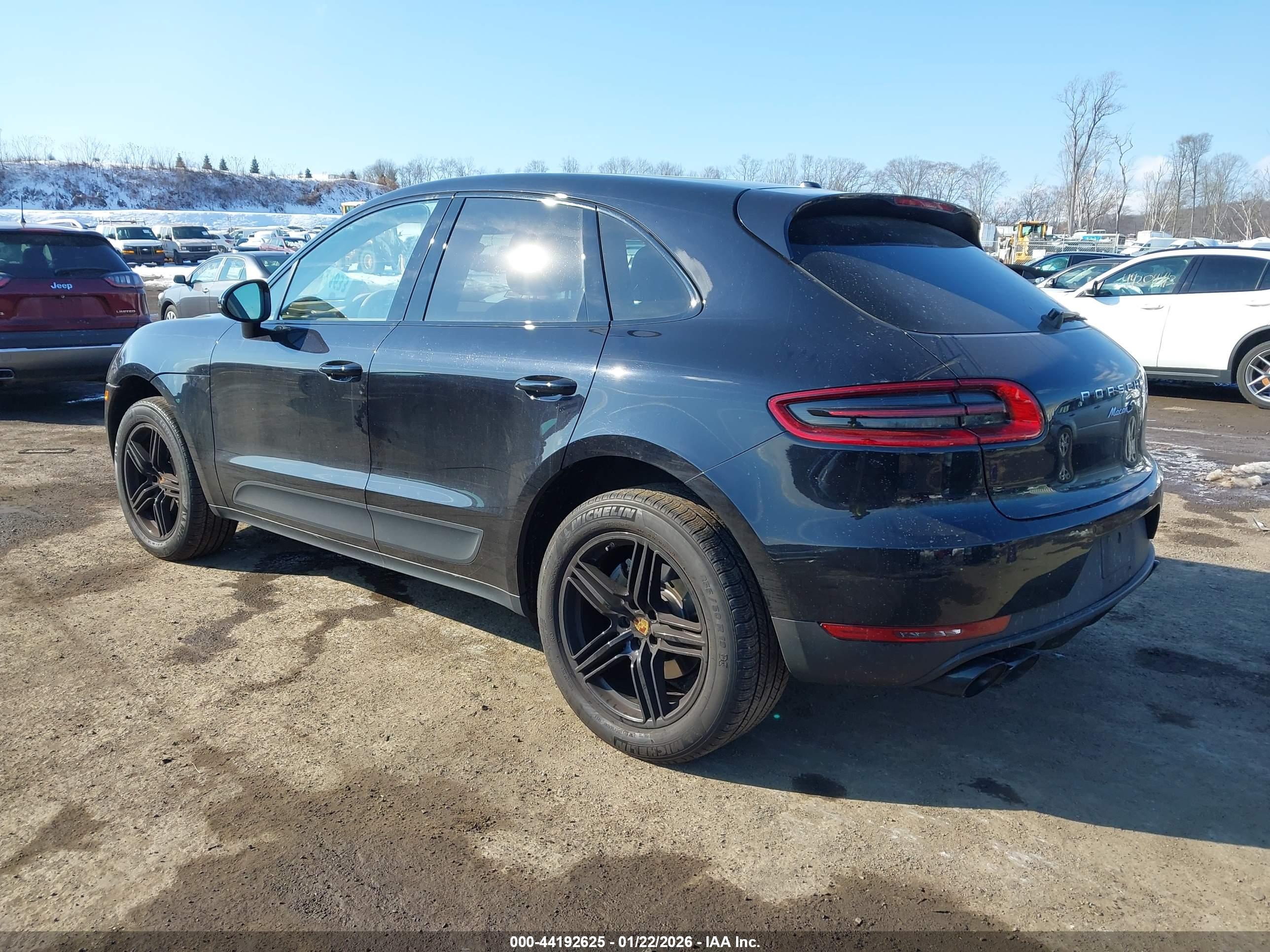 PORSCHE MACAN image 3