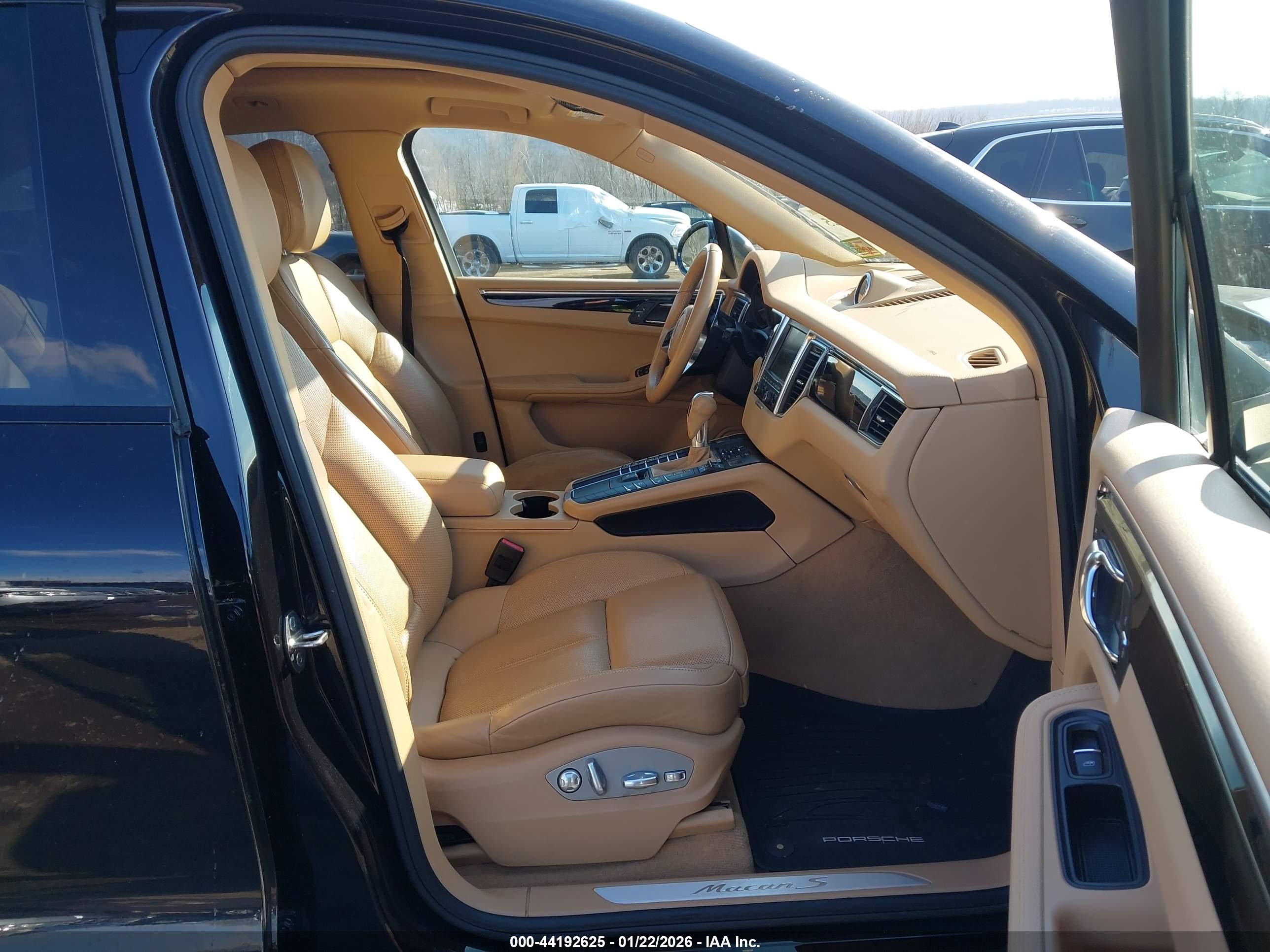 PORSCHE MACAN image 5