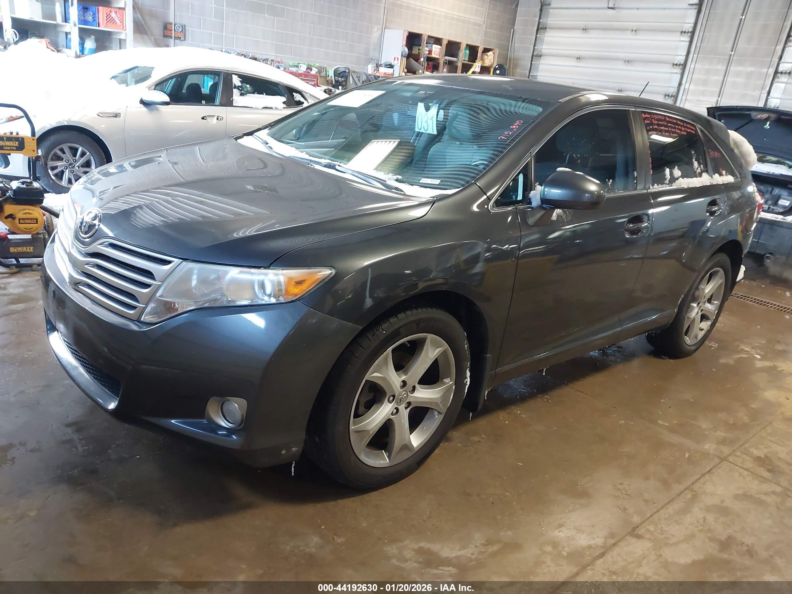 TOYOTA VENZA image 2