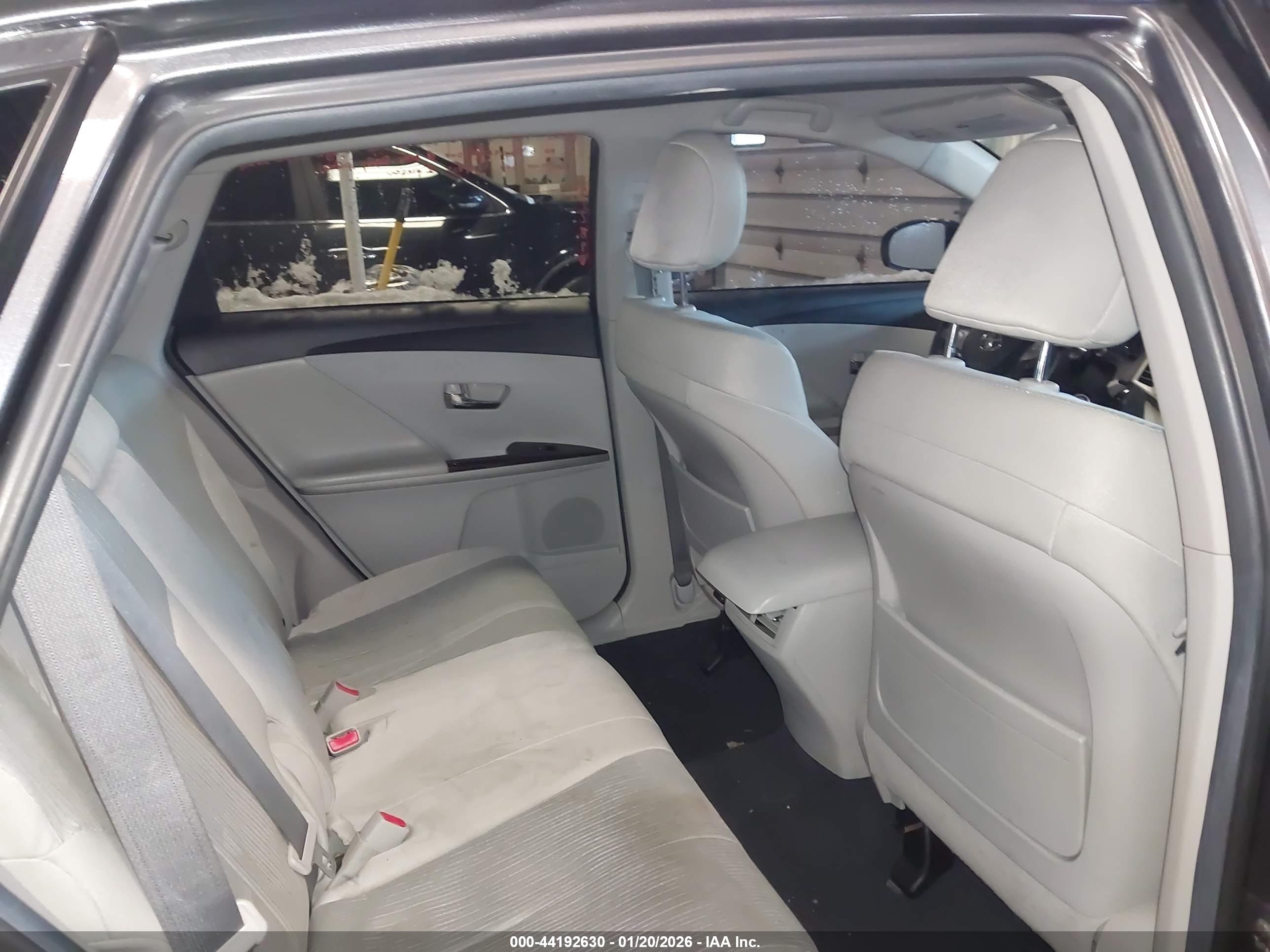 TOYOTA VENZA image 8