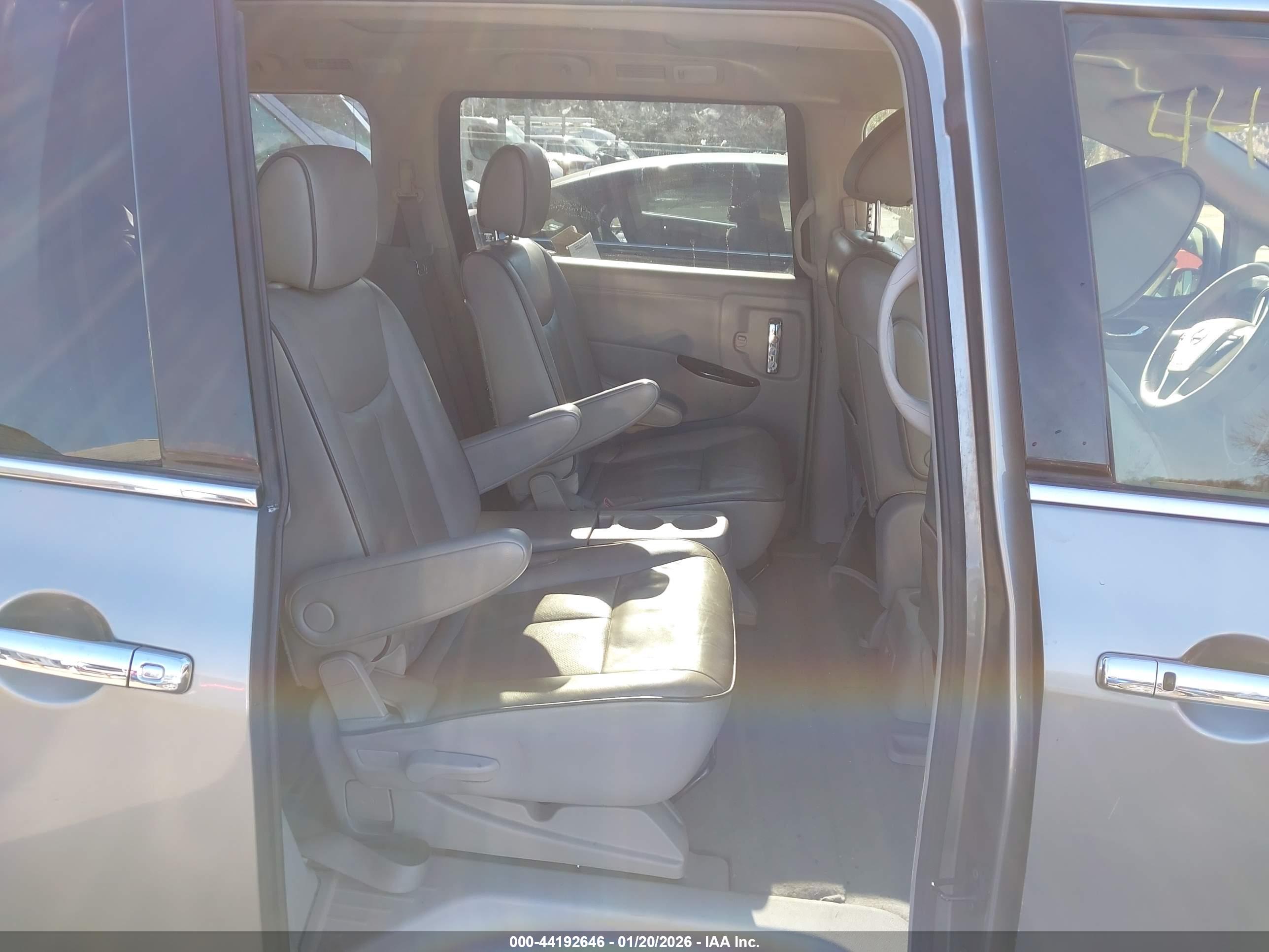 NISSAN QUEST image 8