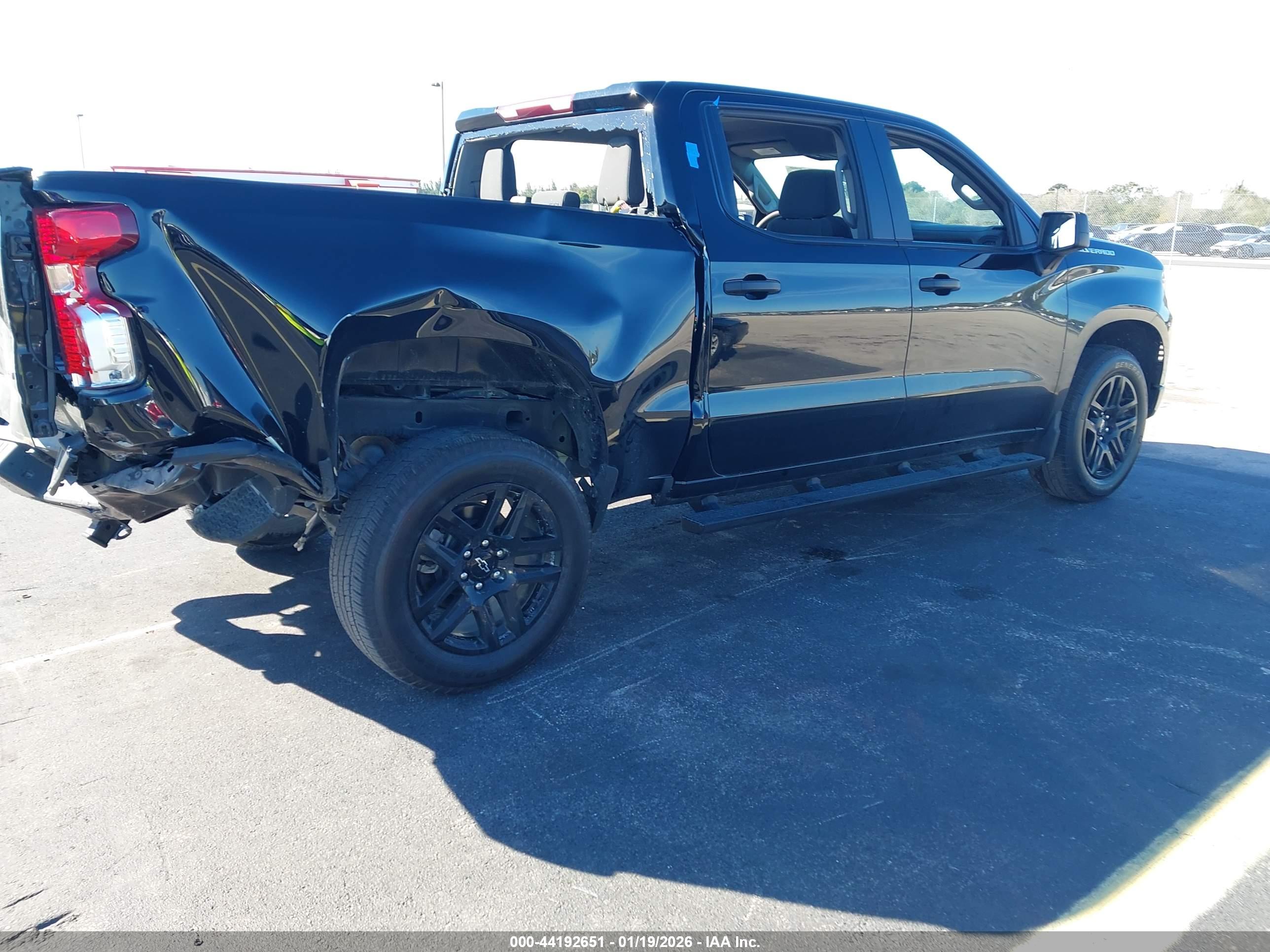 CHEVROLET SILVERADO image 4