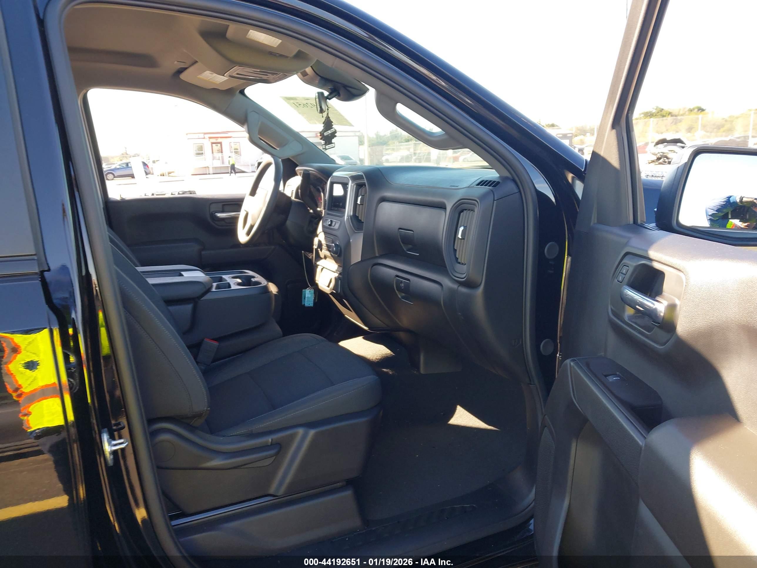 CHEVROLET SILVERADO image 5