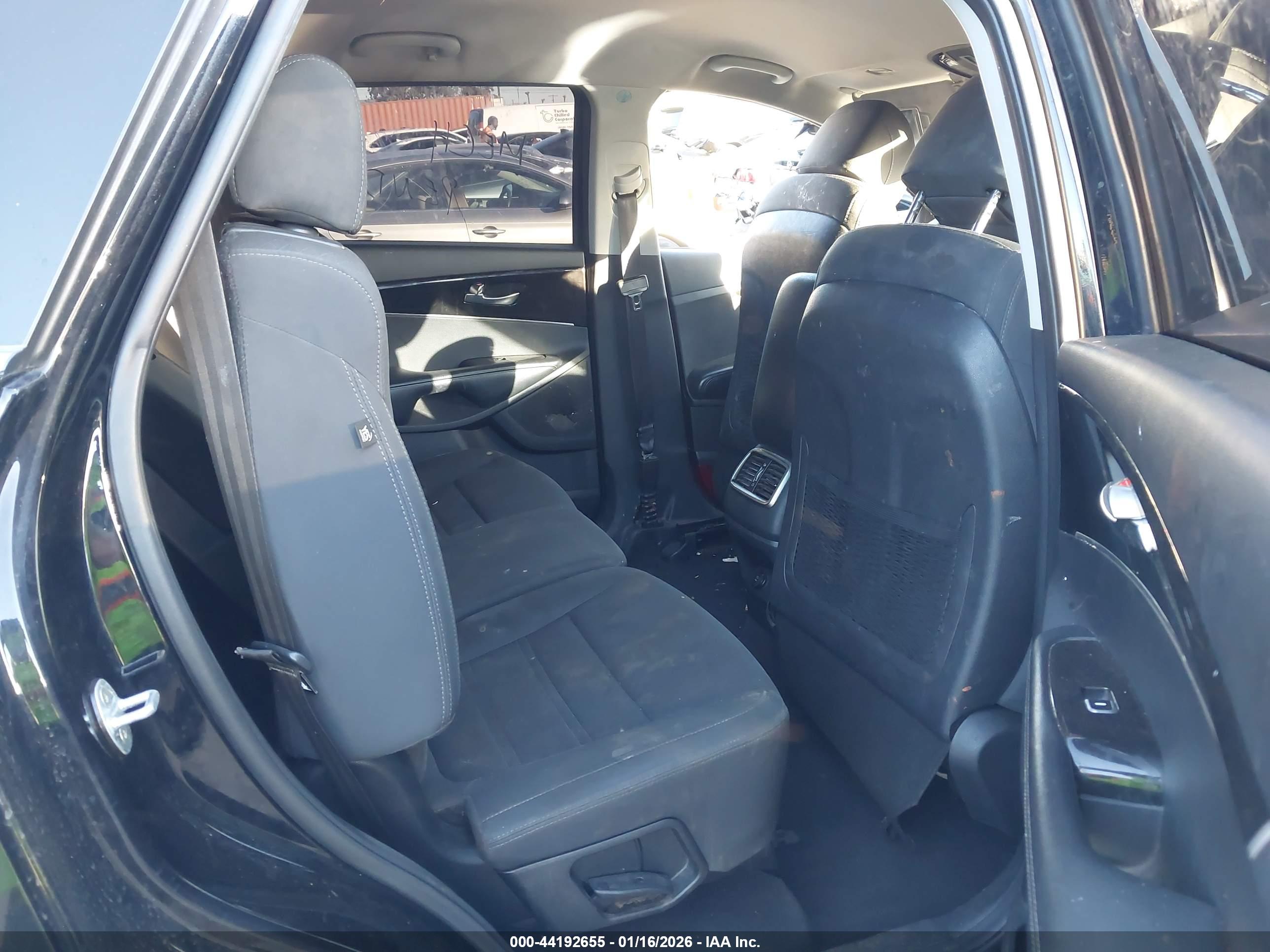 KIA SORENTO image 8