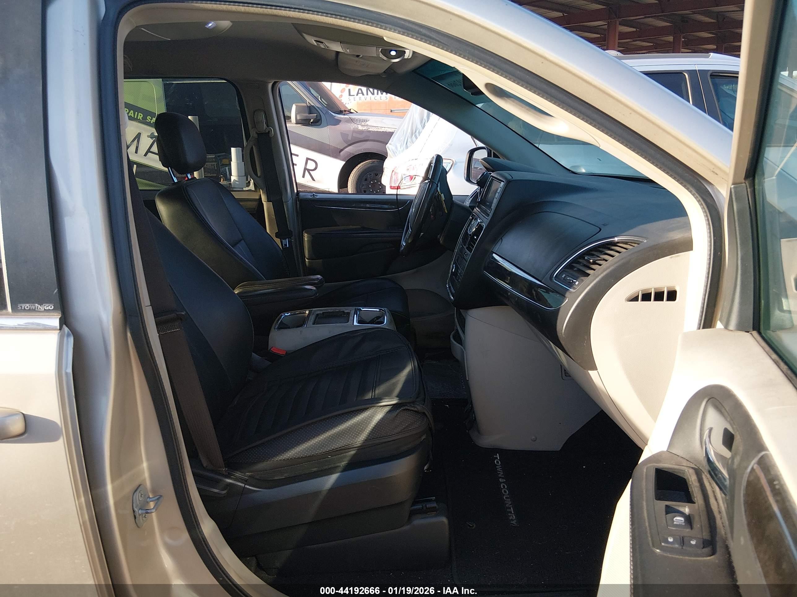 CHRYSLER TOWN image 5