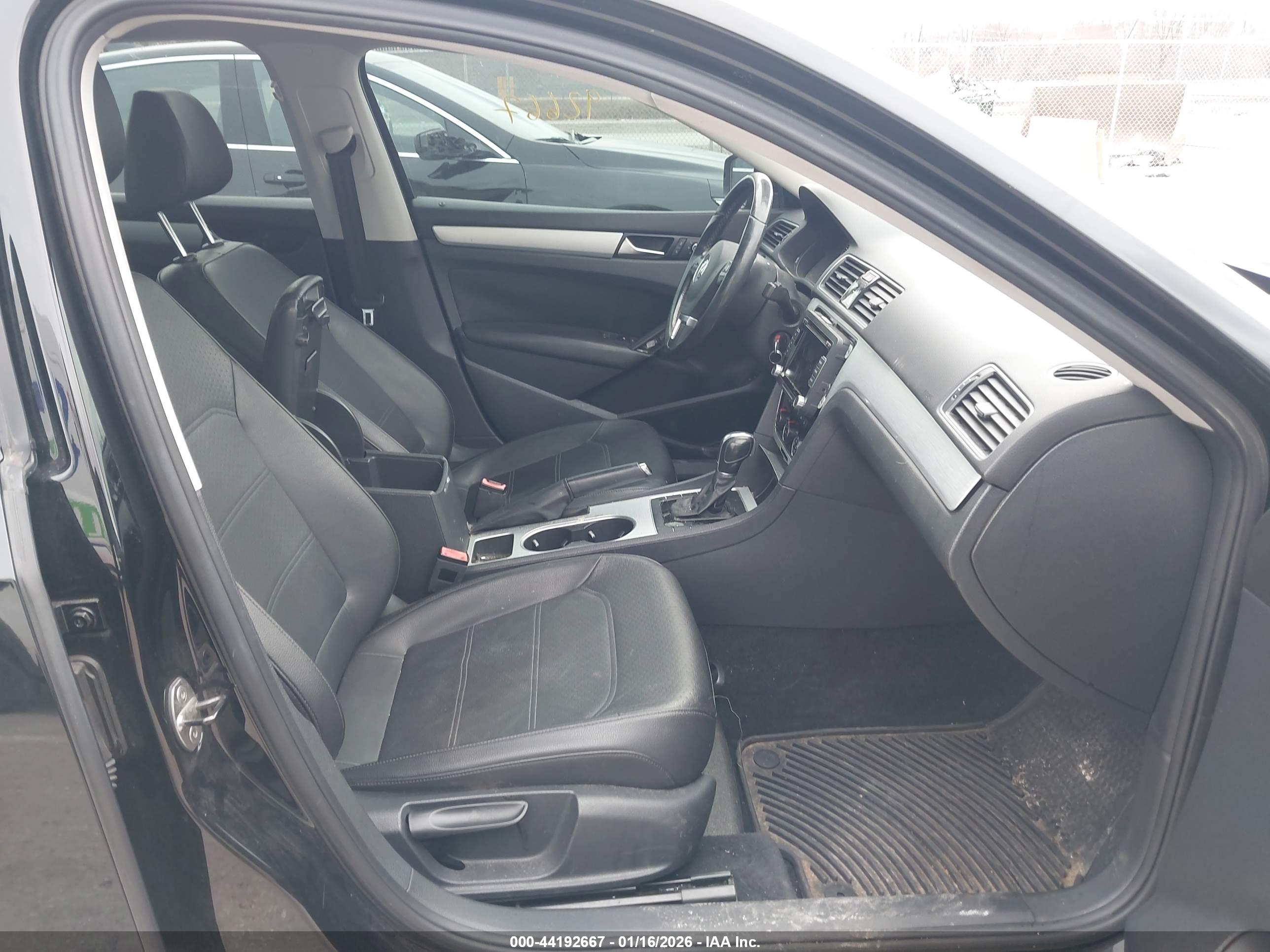VOLKSWAGEN PASSAT image 5