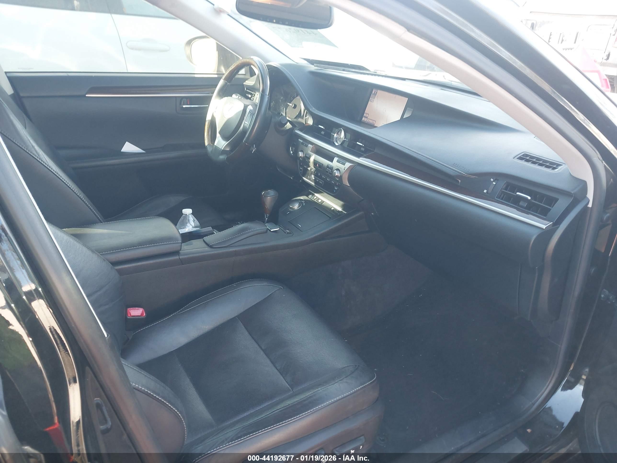 LEXUS ES image 5