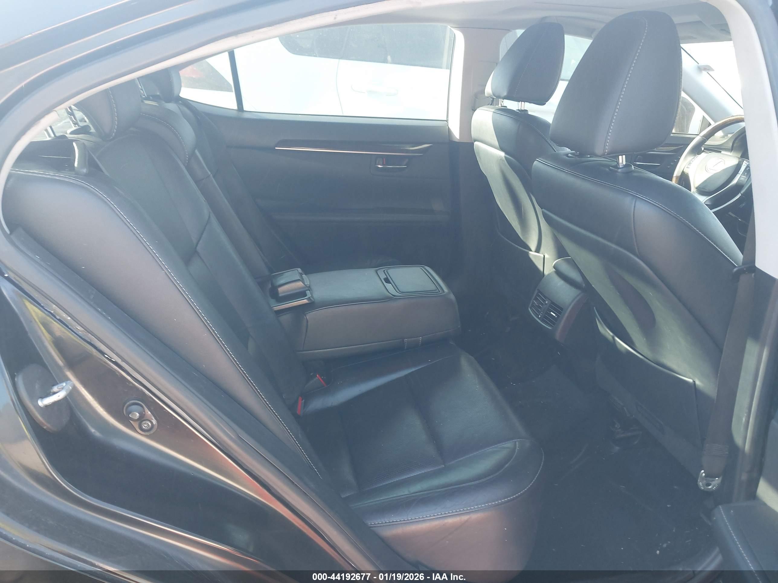 LEXUS ES image 8