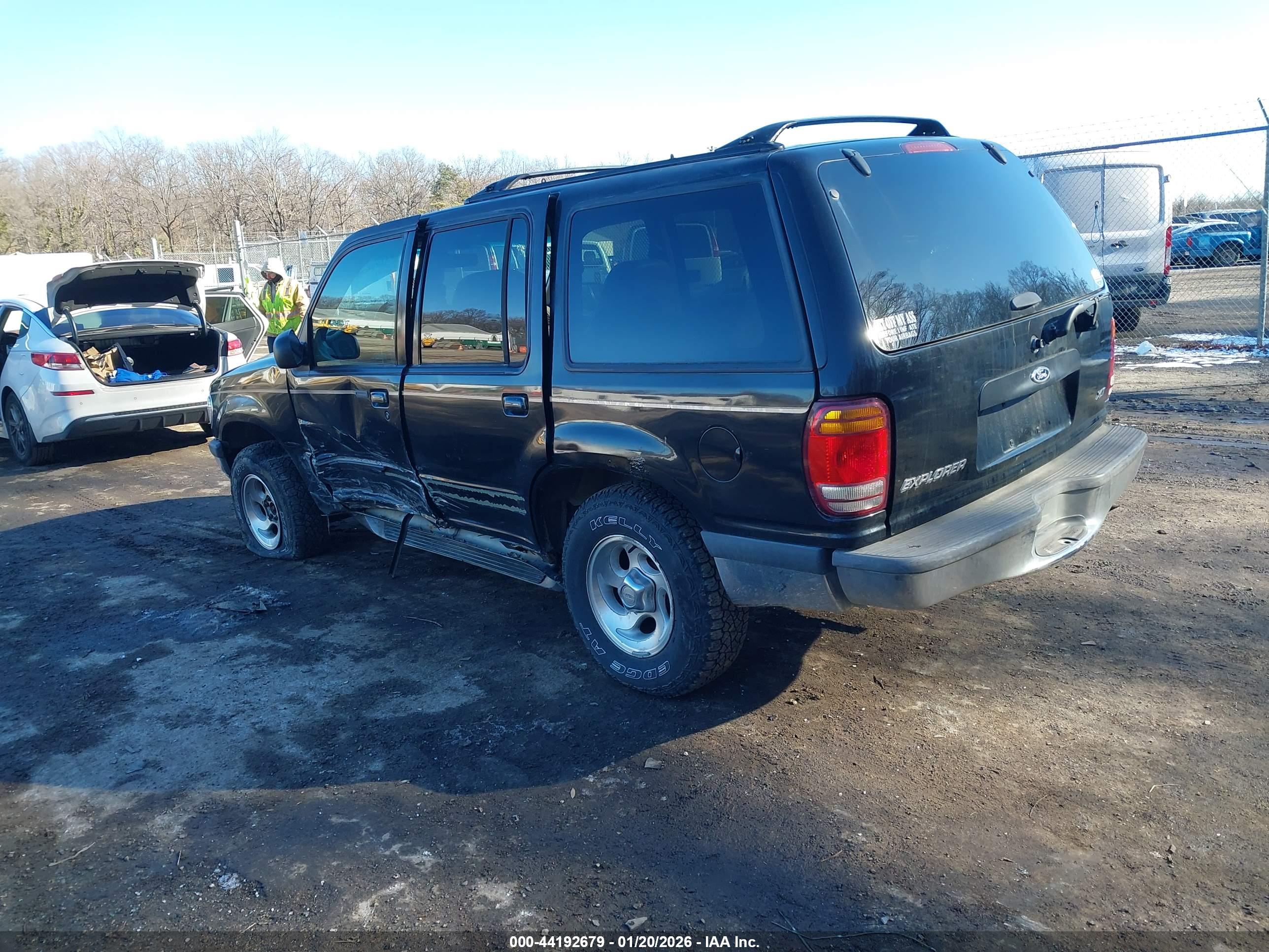 FORD EXPLORER image 3