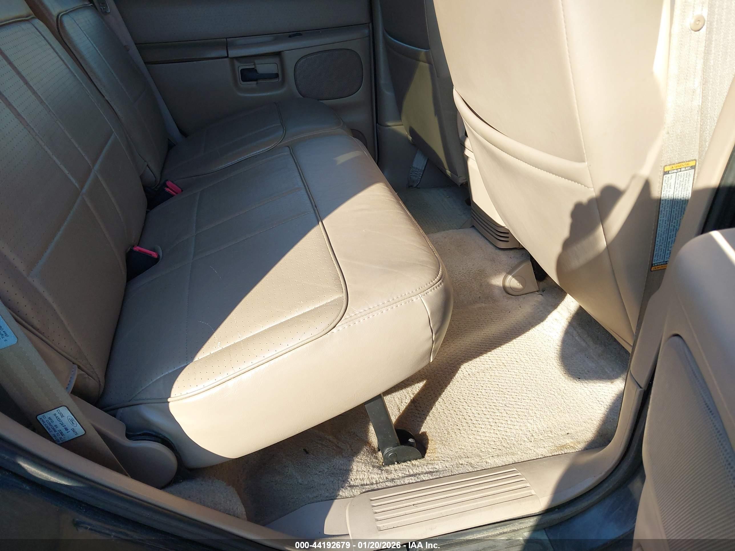 FORD EXPLORER image 8