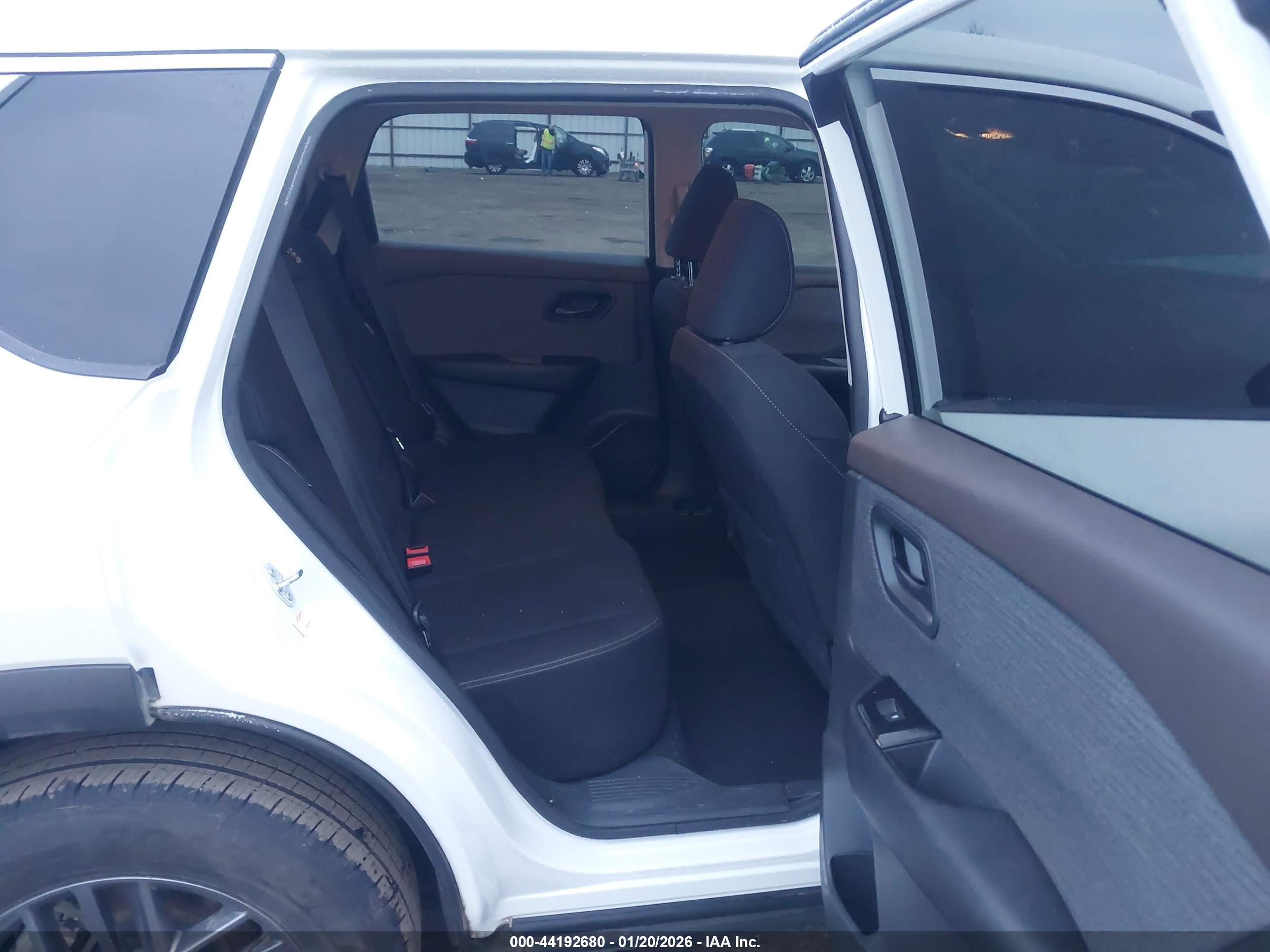 NISSAN ROGUE image 8