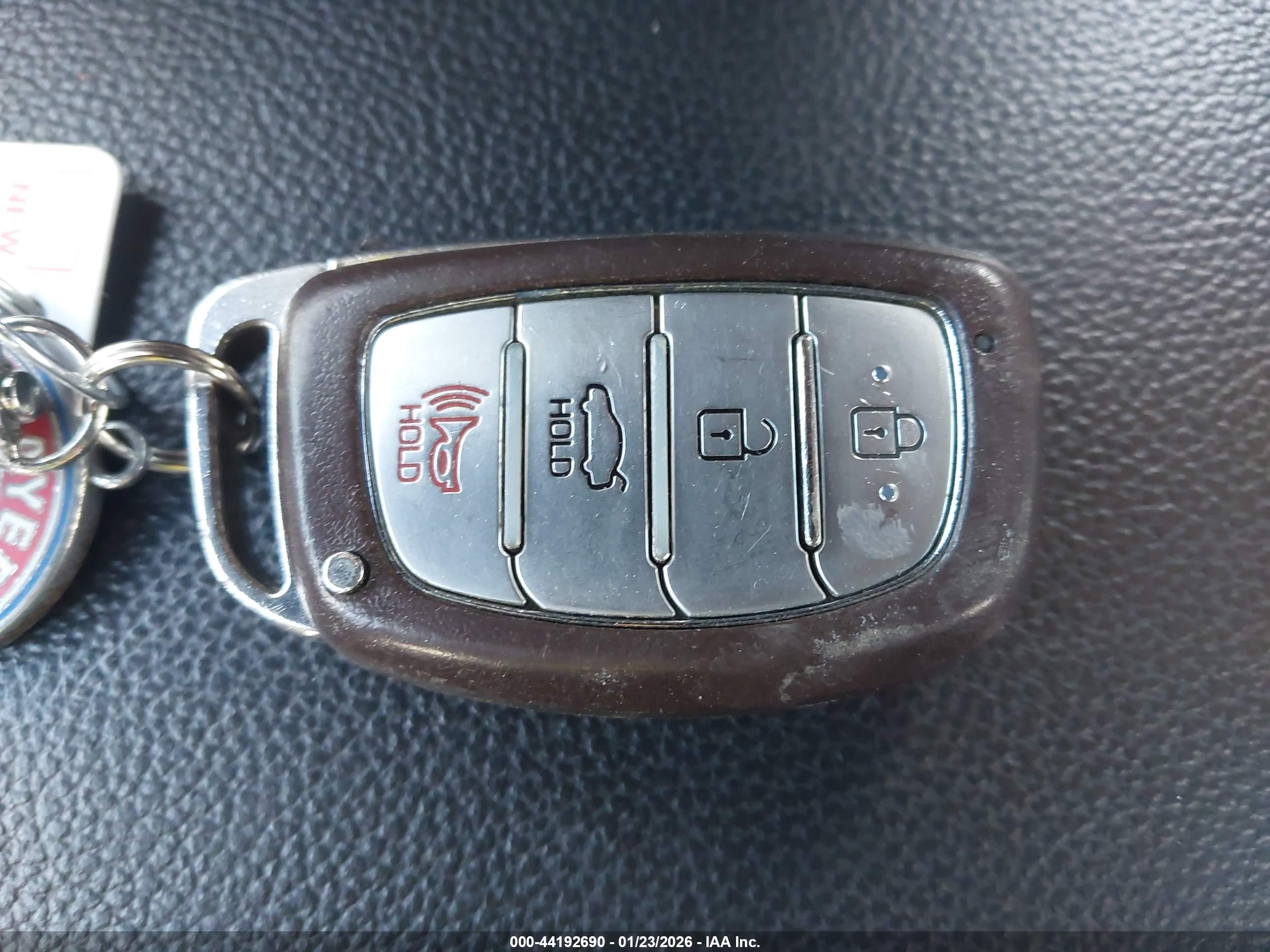 HYUNDAI ELANTRA image 11