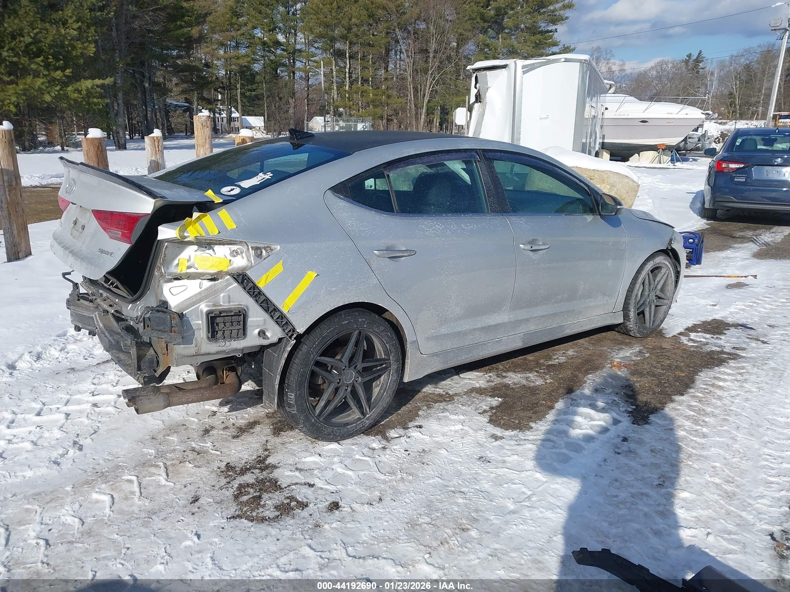 HYUNDAI ELANTRA image 4