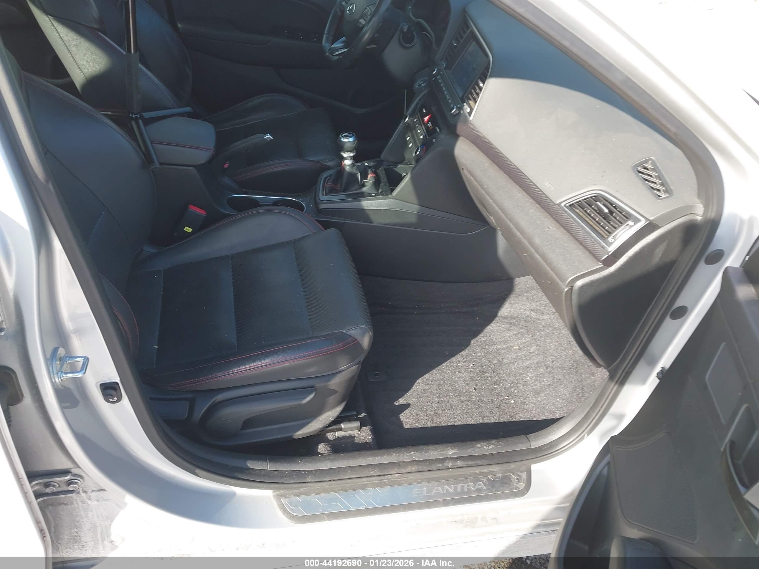 HYUNDAI ELANTRA image 5