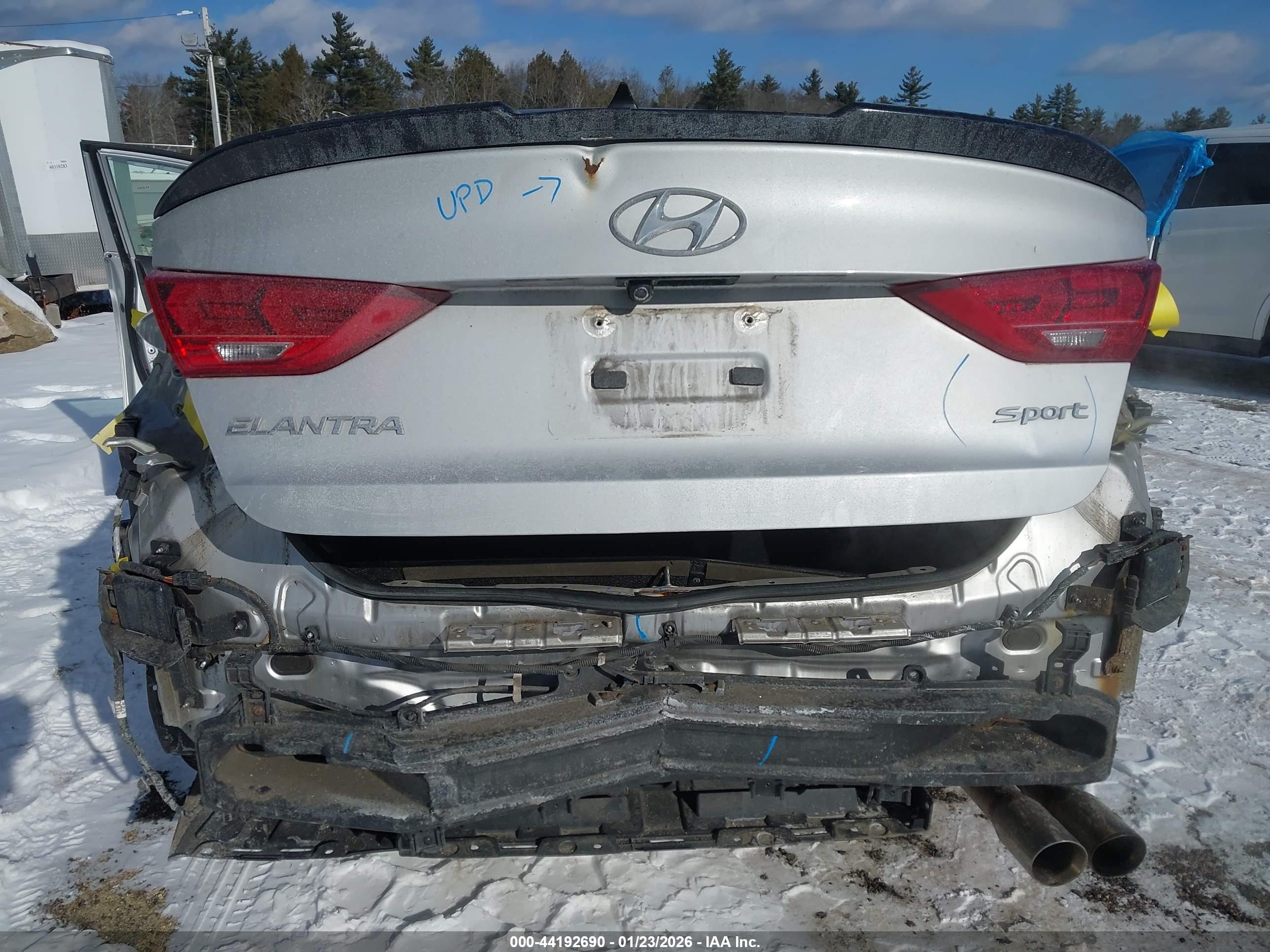 HYUNDAI ELANTRA image 6