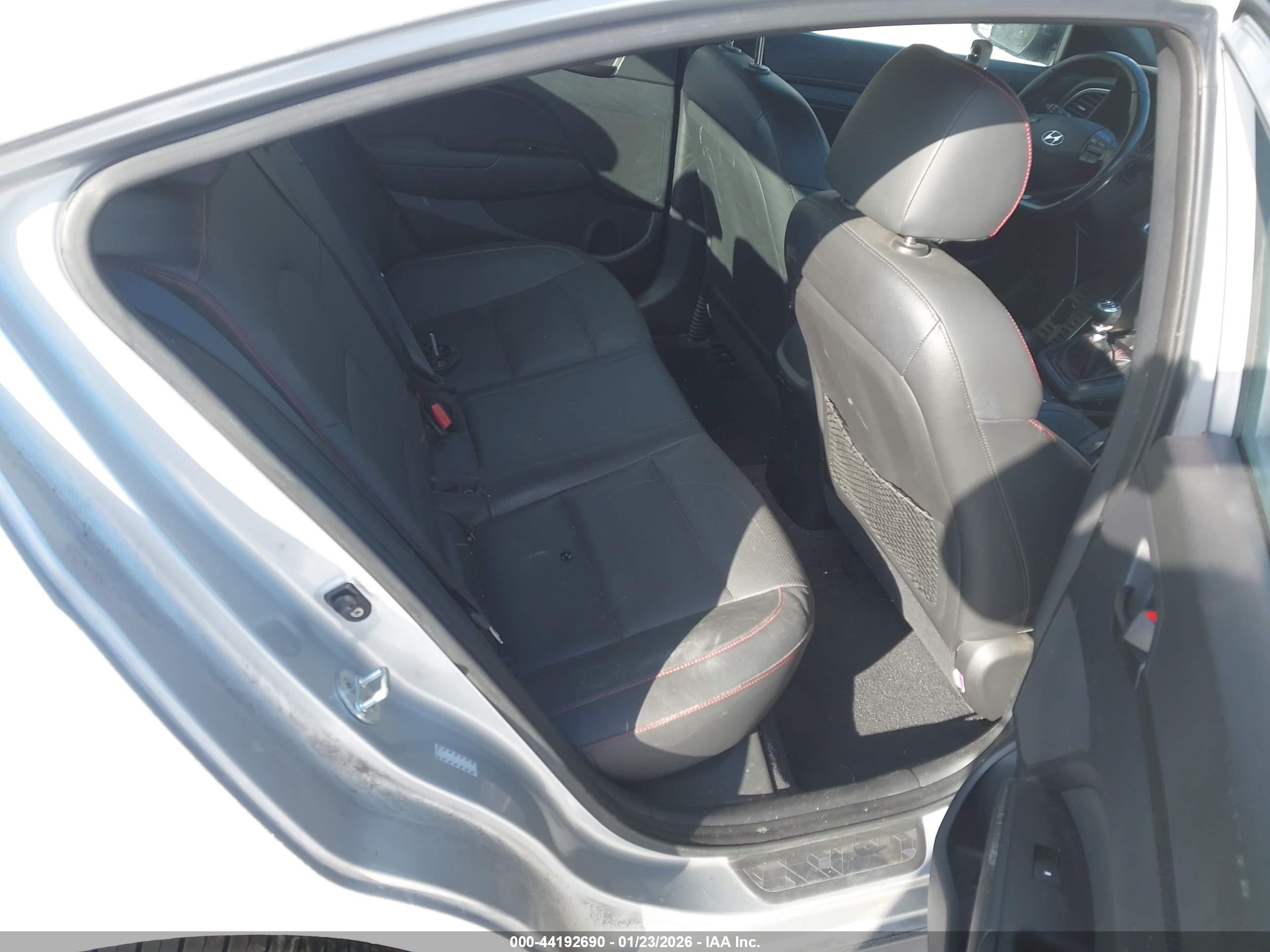 HYUNDAI ELANTRA image 8