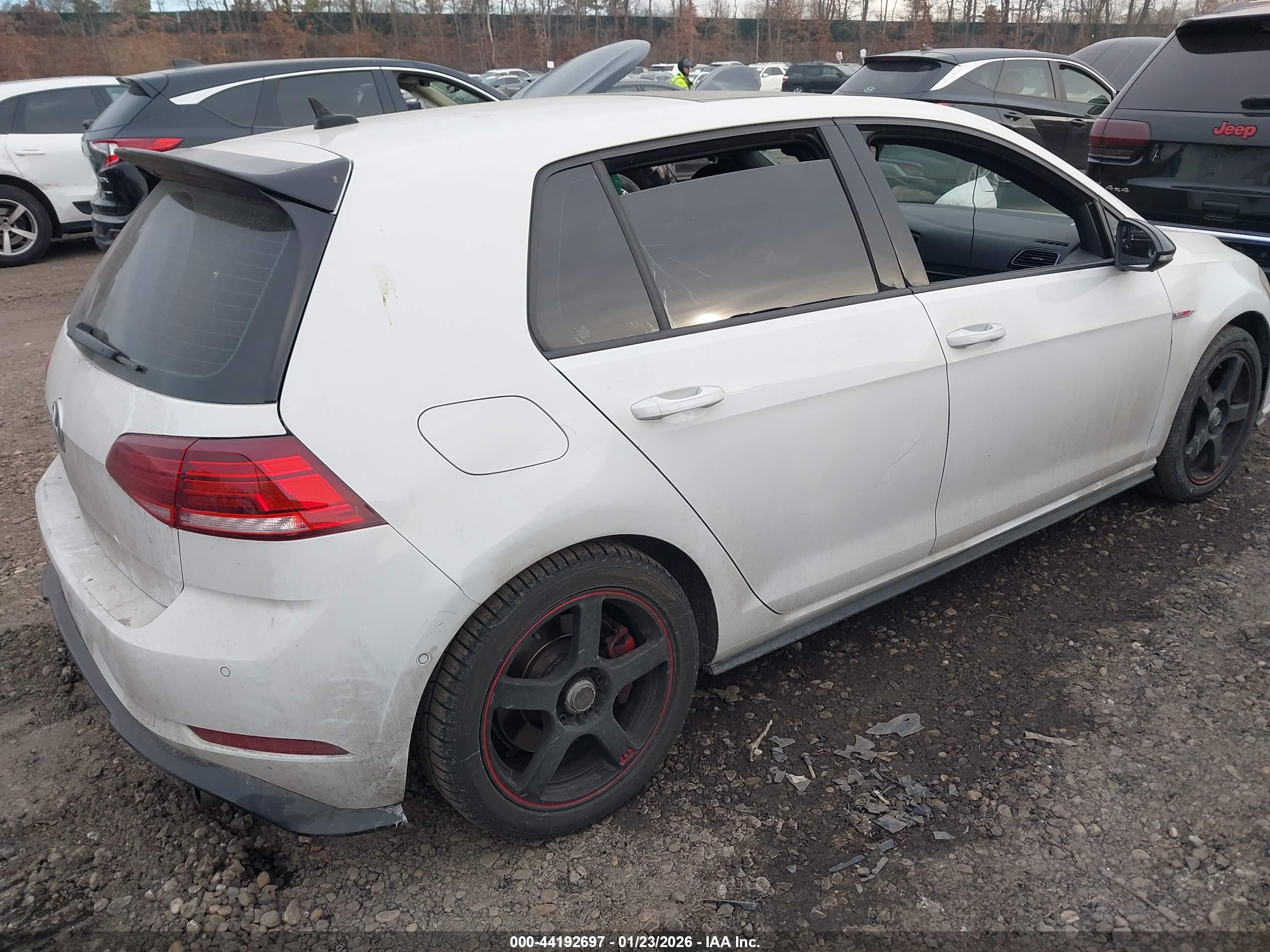 VOLKSWAGEN GOLF image 4