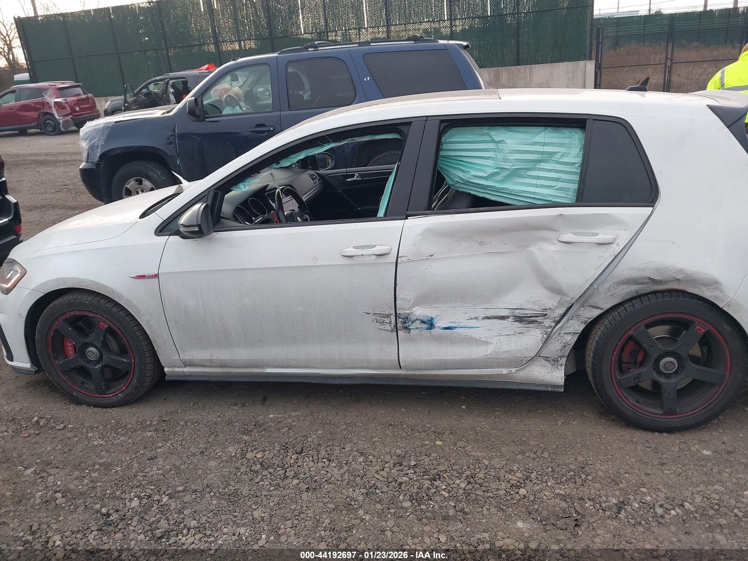 VOLKSWAGEN GOLF image 6