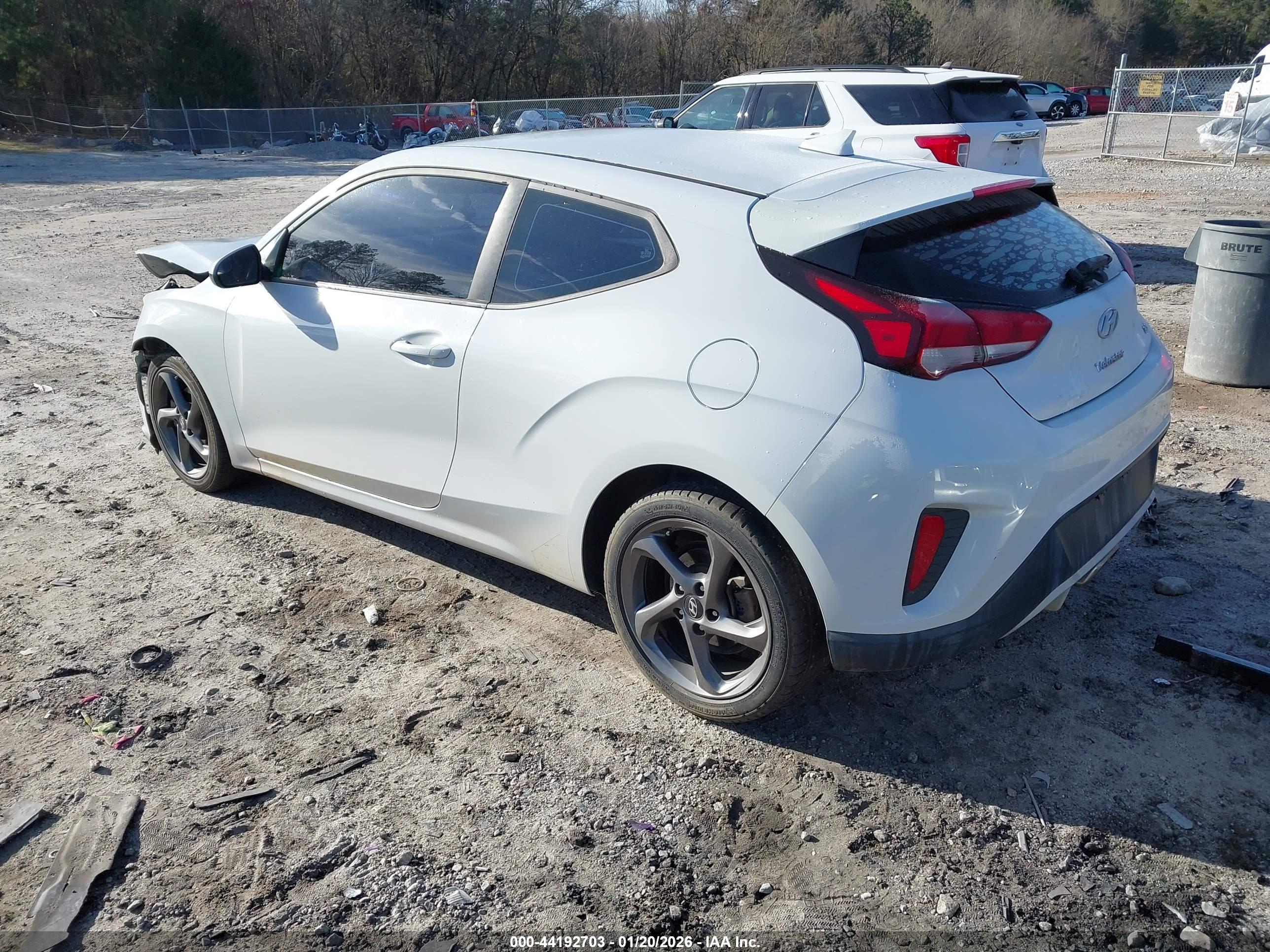HYUNDAI VELOSTER image 3