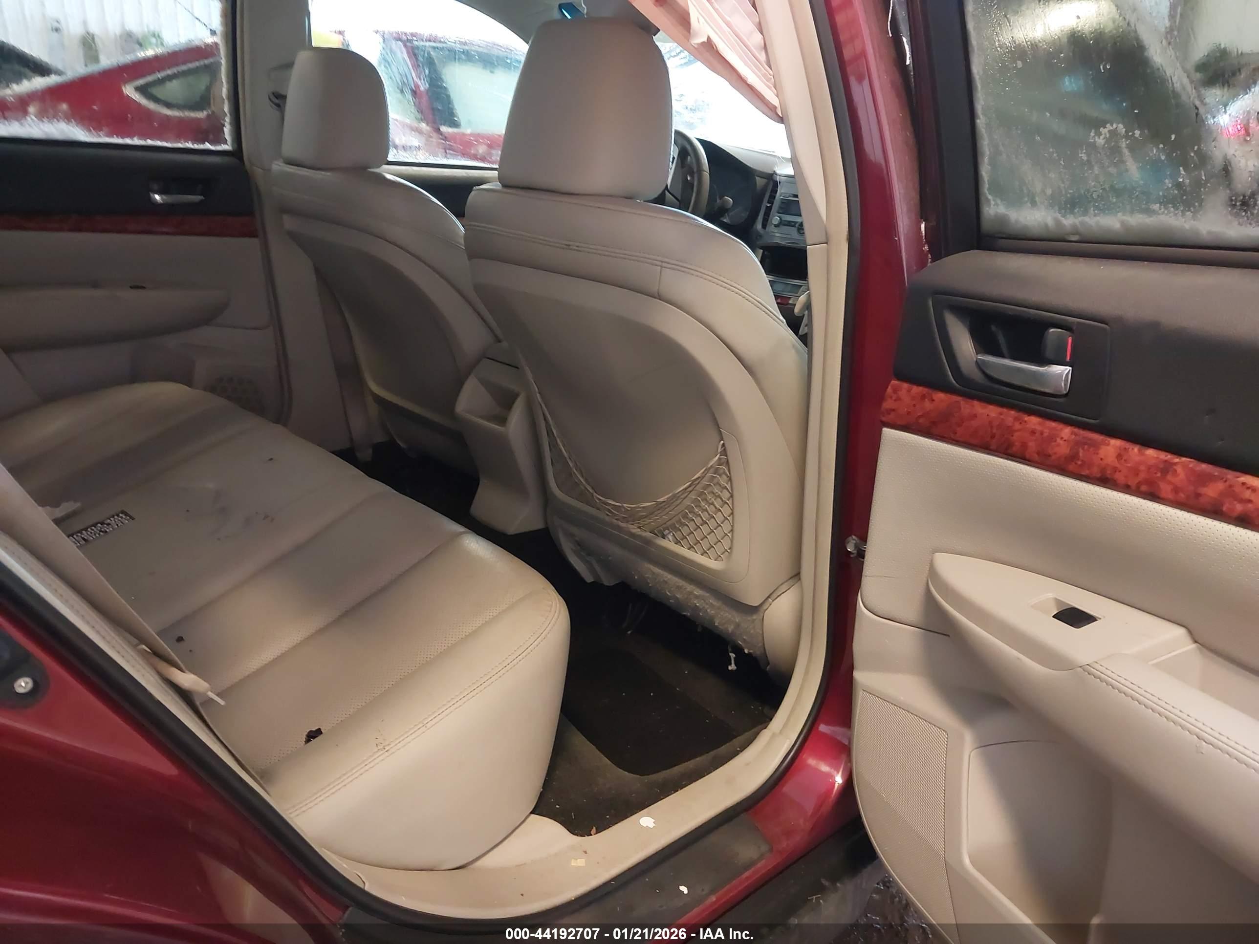 SUBARU OUTBACK image 8